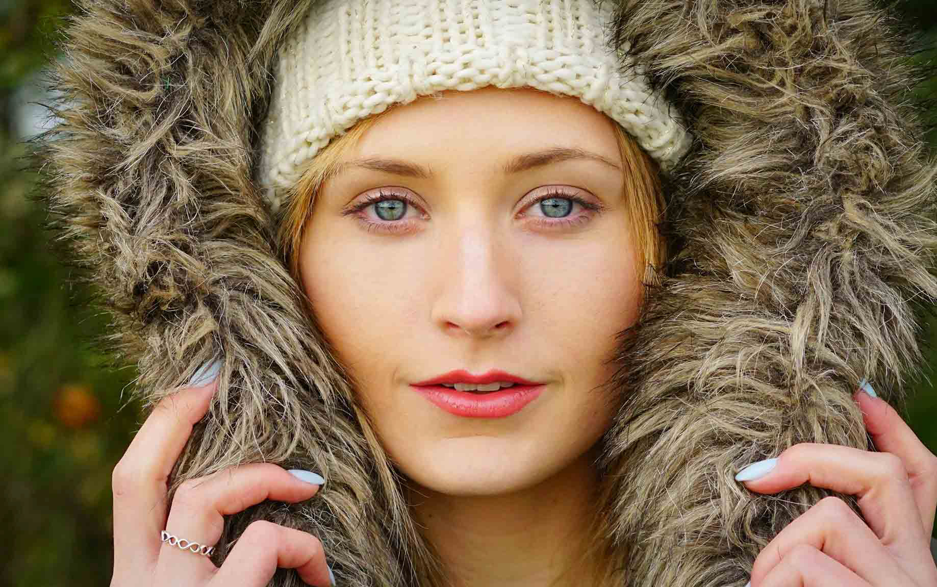 modelling photo of natasha chick a buckinghamshire based model wearing a fur hood with david lefebvre