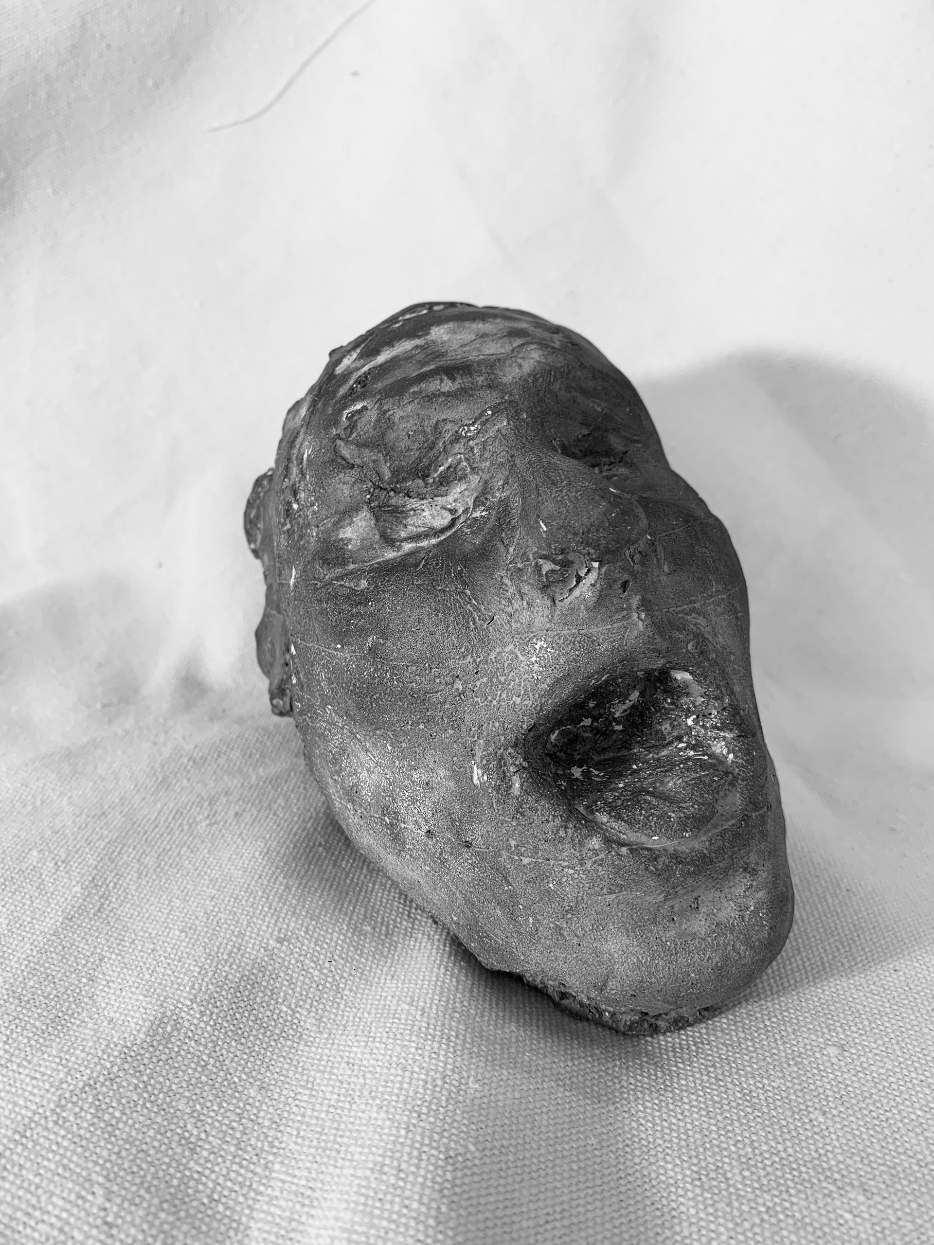 Silly nurses, 2023, concrete, 16x12cm