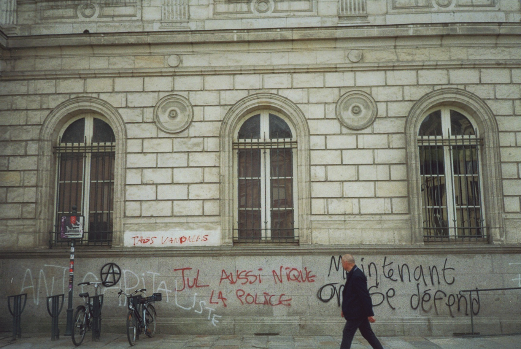 Série de photographies argentique, documentaire mouvement sociaux, manifestation, 17 mars 2023, Rennes © Elsa Tessier