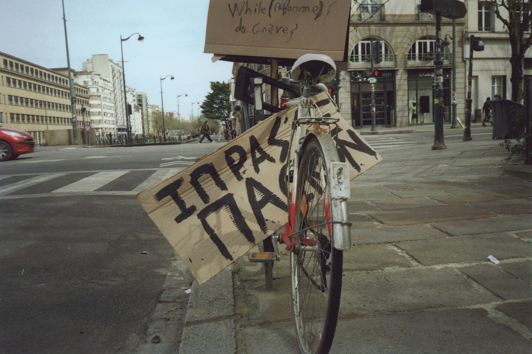 Série de photographies argentique, documentaire mouvement sociaux, manifestation, 17 mars 2023, Rennes © Elsa Tessier
