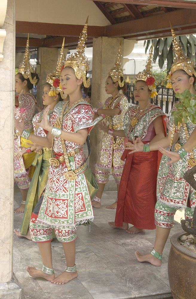 File name            :DSC_0118.JPG
File size            :1.2MB(1228154Bytes)
Date taken           :2002/04/19 20:17:57
Image size           :2000 x 1312
Resolution           :300 x 300 dpi
Number of bits       :8bit/channel
Protection attribute :Off
Hide Attribute       :Off
Camera ID            :N/A
Camera               :NIKON D1H
Quality mode         :FINE
Metering mode        :Matrix
Exposure mode        :Programmed auto
Speed light          :No
Focal length         :35 mm
Shutter speed        :1/125second
Aperture             :F5.6
Exposure compensation:0 EV
White Balance        :Cloudy
Lens                 :17 - 35 mm F 2.8
Flash sync mode      :N/A
Exposure difference  :0.0 EV
Flexible program     :No
Sensitivity          :ISO200
Sharpening           :Normal
Image Type           :Color
Color Mode           :Mode II(Adobe RGB)
Hue adjustment       :3
Saturation Control   :N/A
Tone compensation    :Less contrast
Latitude(GPS)        :N/A
Longitude(GPS)       :N/A
Altitude(GPS)        :N/A