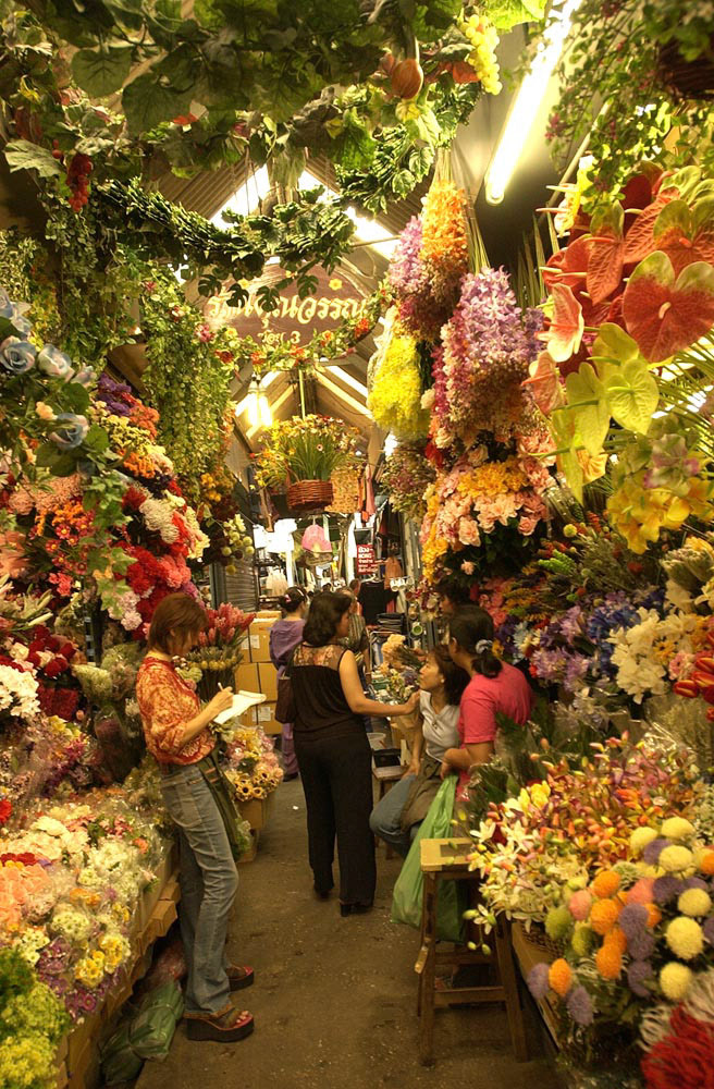 File name            :DSC_0107.JPG
File size            :1.3MB(1320320Bytes)
Date taken           :2002/04/19 18:13:26
Image size           :2000 x 1312
Resolution           :300 x 300 dpi
Number of bits       :8bit/channel
Protection attribute :Off
Hide Attribute       :Off
Camera ID            :N/A
Camera               :NIKON D1H
Quality mode         :FINE
Metering mode        :Matrix
Exposure mode        :Programmed auto
Speed light          :No
Focal length         :17 mm
Shutter speed        :1/45second
Aperture             :F3.3
Exposure compensation:0 EV
White Balance        :Cloudy
Lens                 :17 - 35 mm F 2.8
Flash sync mode      :N/A
Exposure difference  :0.0 EV
Flexible program     :No
Sensitivity          :ISO400
Sharpening           :Normal
Image Type           :Color
Color Mode           :Mode II(Adobe RGB)
Hue adjustment       :3
Saturation Control   :N/A
Tone compensation    :Less contrast
Latitude(GPS)        :N/A
Longitude(GPS)       :N/A
Altitude(GPS)        :N/A