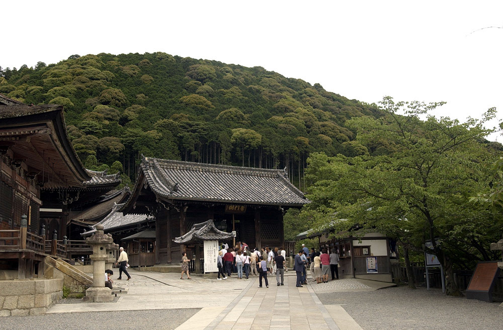 [#Beginning of Shooting Data Section]
Nikon D1H
2002/06/22 22:33:50.3
JPEG (8-bit) Fine
Image Size:  2000 x 1312
Color
Lens: 17-35mm f/2.8-2.8
Focal Length: 25mm
Exposure Mode: Programmed Auto
Metering Mode: Center-Weighted
1/200 sec - f/7.1
Exposure Comp.: 0 EV
Sensitivity: ISO 250
White Balance: Cloudy
AF Mode: AF-C
Tone Comp: Less Contrast
Flash Sync Mode: Not Attached
Color Mode: Mode II (Adobe RGB)
Hue Adjustment: +3
Sharpening: Normal
Noise Reduction: 
Image Description:                                
Camera ID: 
[#End of Shooting Data Section]
