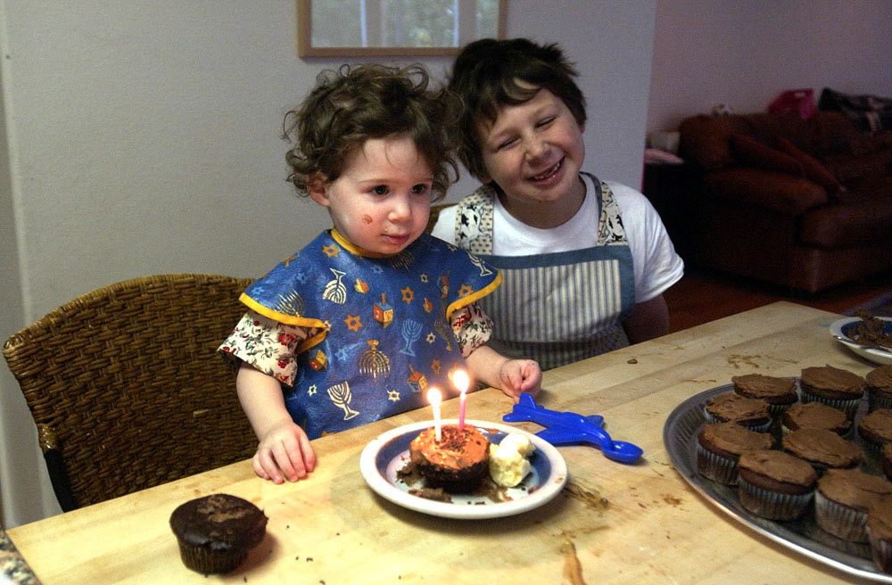 File name            :DSC_0017.JPG
File size            :1.2MB(1296452Bytes)
Date taken           :2002/01/01 11:47:12
Image size           :2000 x 1312
Resolution           :300 x 300 dpi
Number of bits       :8bit/channel
Protection attribute :Off
Hide Attribute       :Off
Camera ID            :N/A
Camera               :NIKON D1H
Quality mode         :FINE
Metering mode        :Matrix
Exposure mode        :Programmed auto
Speed light          :No
Focal length         :22 mm
Shutter speed        :1/80second
Aperture             :F2.8
Exposure compensation:0 EV
White Balance        :Fluorescent
Lens                 :17 - 35 mm F 2.8
Flash sync mode      :N/A
Exposure difference  :0.0 EV
Flexible program     :Yes
Sensitivity          :ISO1250
Sharpening           :Normal
Image Type           :Color
Color Mode           :Mode II(Adobe RGB)
Hue adjustment       :3
Saturation Control   :N/A
Tone compensation    :Normal
Latitude(GPS)        :N/A
Longitude(GPS)       :N/A
Altitude(GPS)        :N/A