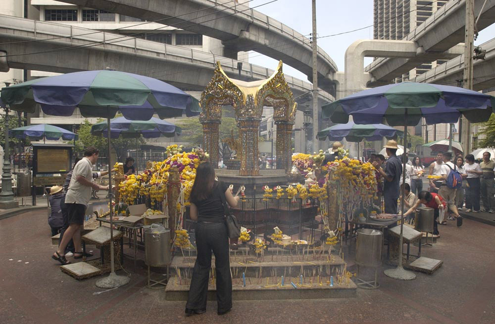 File name            :DSC_0122.JPG
File size            :1.2MB(1285908Bytes)
Date taken           :2002/04/19 20:22:22
Image size           :2000 x 1312
Resolution           :300 x 300 dpi
Number of bits       :8bit/channel
Protection attribute :Off
Hide Attribute       :Off
Camera ID            :N/A
Camera               :NIKON D1H
Quality mode         :FINE
Metering mode        :Matrix
Exposure mode        :Programmed auto
Speed light          :No
Focal length         :17 mm
Shutter speed        :1/200second
Aperture             :F7.1
Exposure compensation:0 EV
White Balance        :Cloudy
Lens                 :17 - 35 mm F 2.8
Flash sync mode      :N/A
Exposure difference  :0.0 EV
Flexible program     :No
Sensitivity          :ISO200
Sharpening           :Normal
Image Type           :Color
Color Mode           :Mode II(Adobe RGB)
Hue adjustment       :3
Saturation Control   :N/A
Tone compensation    :Less contrast
Latitude(GPS)        :N/A
Longitude(GPS)       :N/A
Altitude(GPS)        :N/A