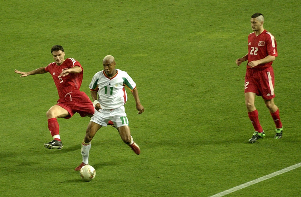 [#Beginning of Shooting Data Section]
Nikon D1H
2002/06/22 05:10:45.6
JPEG (8-bit) Fine
Image Size:  2000 x 1312
Color
Lens: 80-200mm f/2.8-2.8
Focal Length: 200mm
Exposure Mode: Programmed Auto*
Metering Mode: Multi-Pattern
1/350 sec - f/3
Exposure Comp.: 0 EV
Sensitivity: ISO 1250
White Balance: Cloudy
AF Mode: AF-C
Tone Comp: Less Contrast
Flash Sync Mode: Not Attached
Color Mode: Mode II (Adobe RGB)
Hue Adjustment: +3
Sharpening: Normal
Noise Reduction: 
Image Description:                                
Camera ID: 
[#End of Shooting Data Section]
