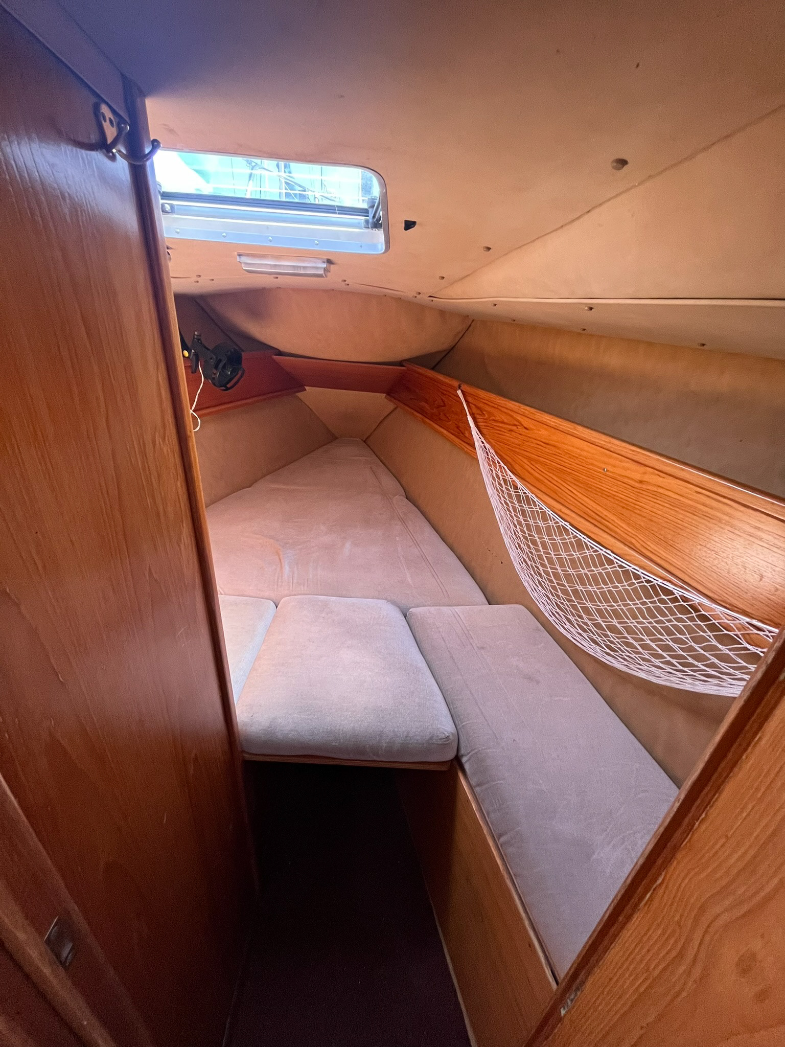 V berth