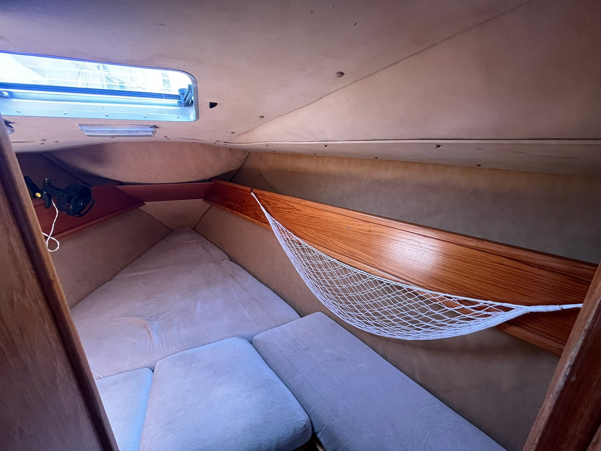 V berth