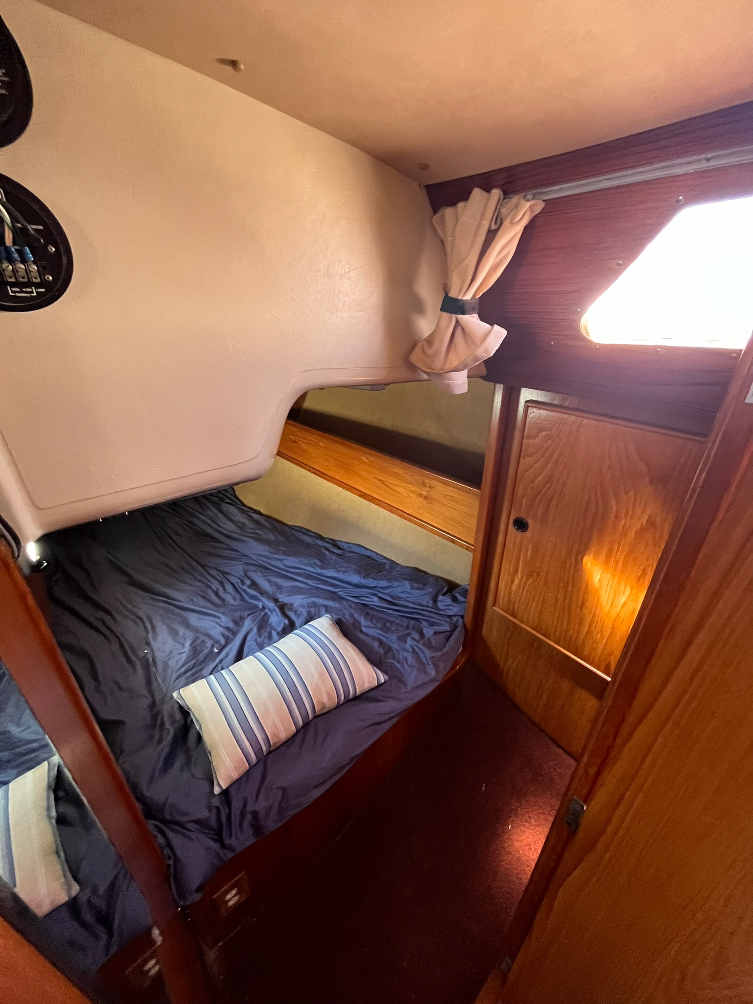 Port 1/4 berth