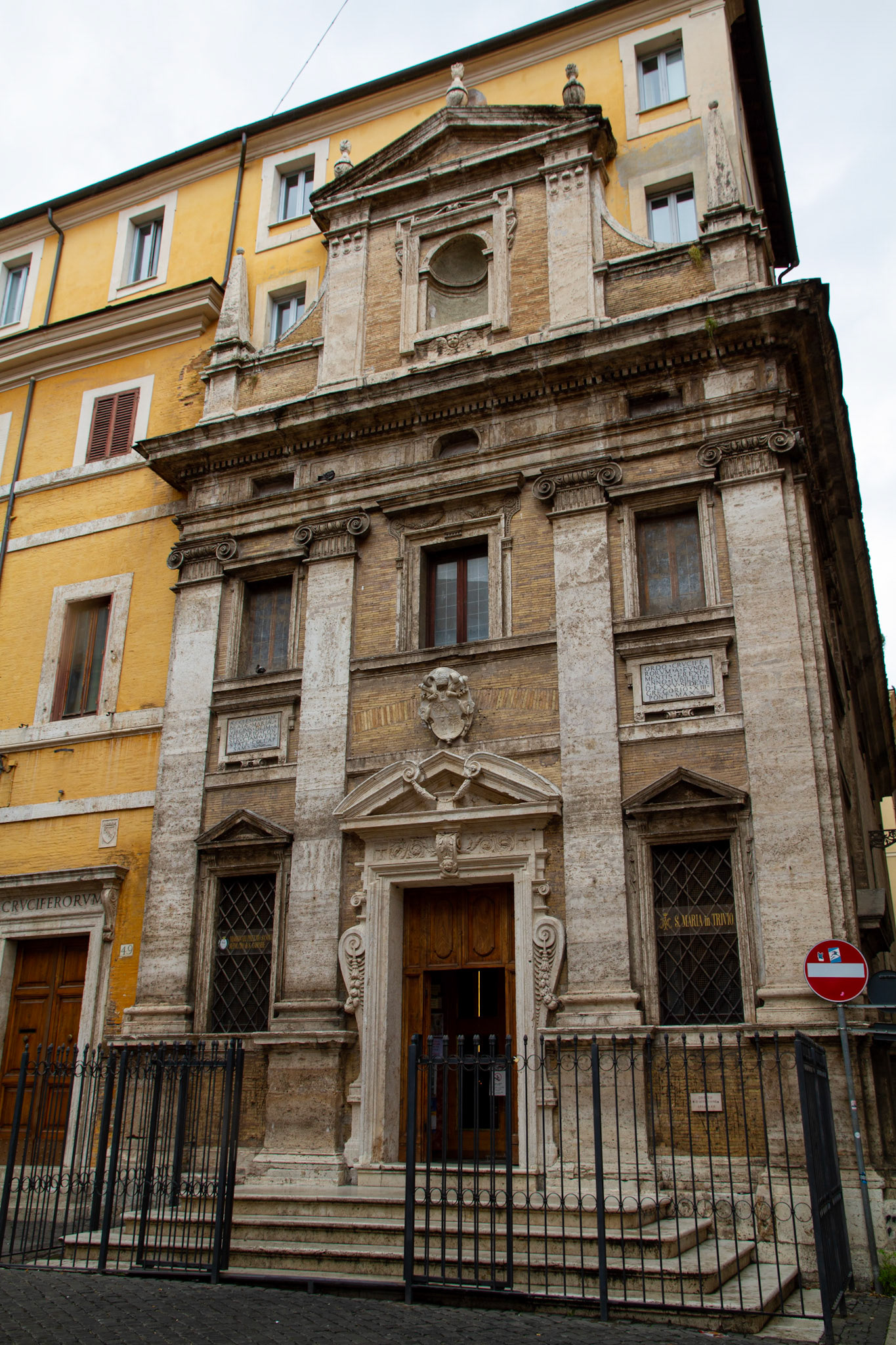 Santa Maria in Trivio - Piazza dei Crociferi
