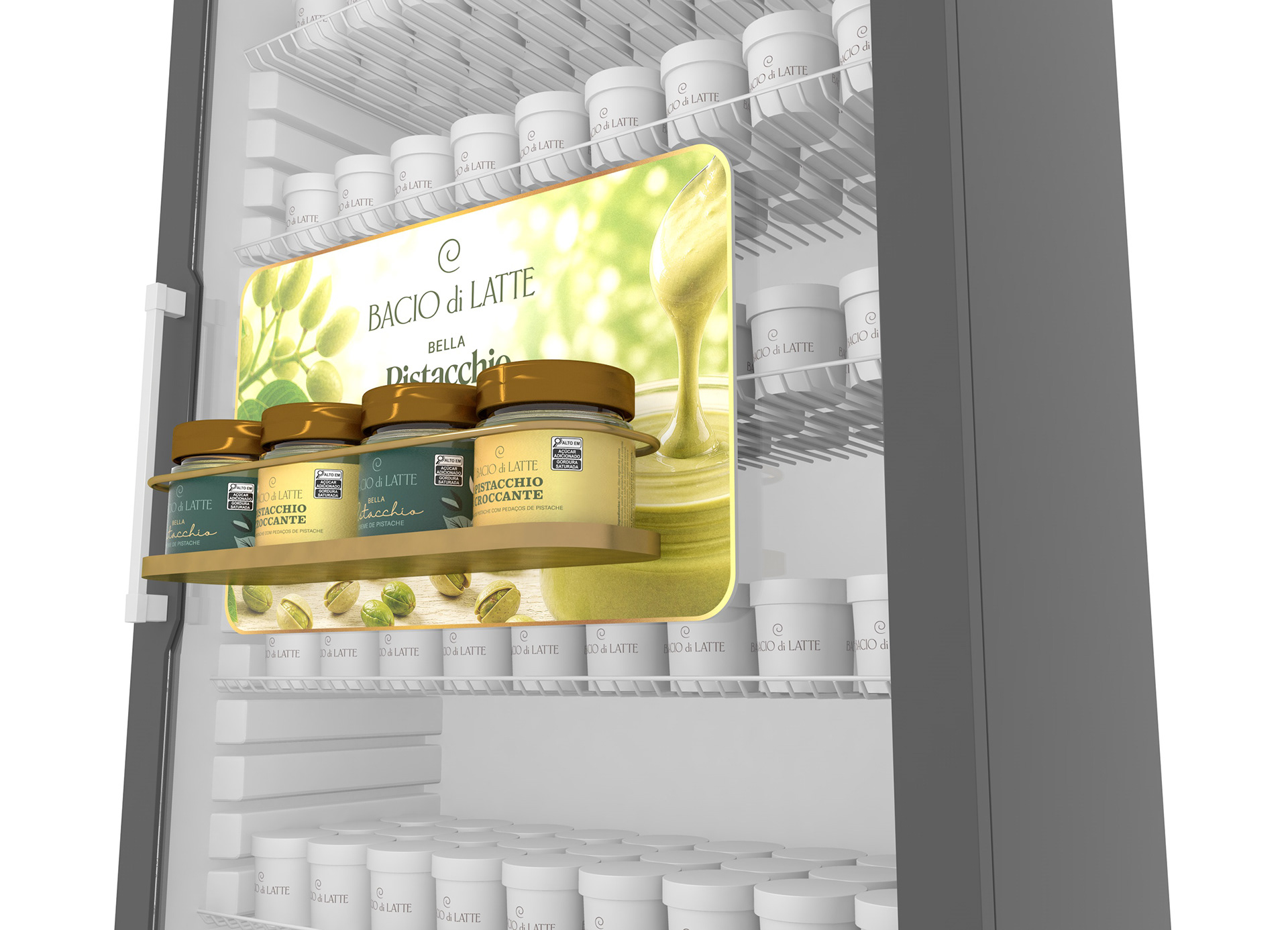 Render 3D em perspectiva do display carona Bacio di Latte instalado na geladeira, mostrando os potes de vidro, a arte de pistache e a estrutura fixada na parte interna da porta.