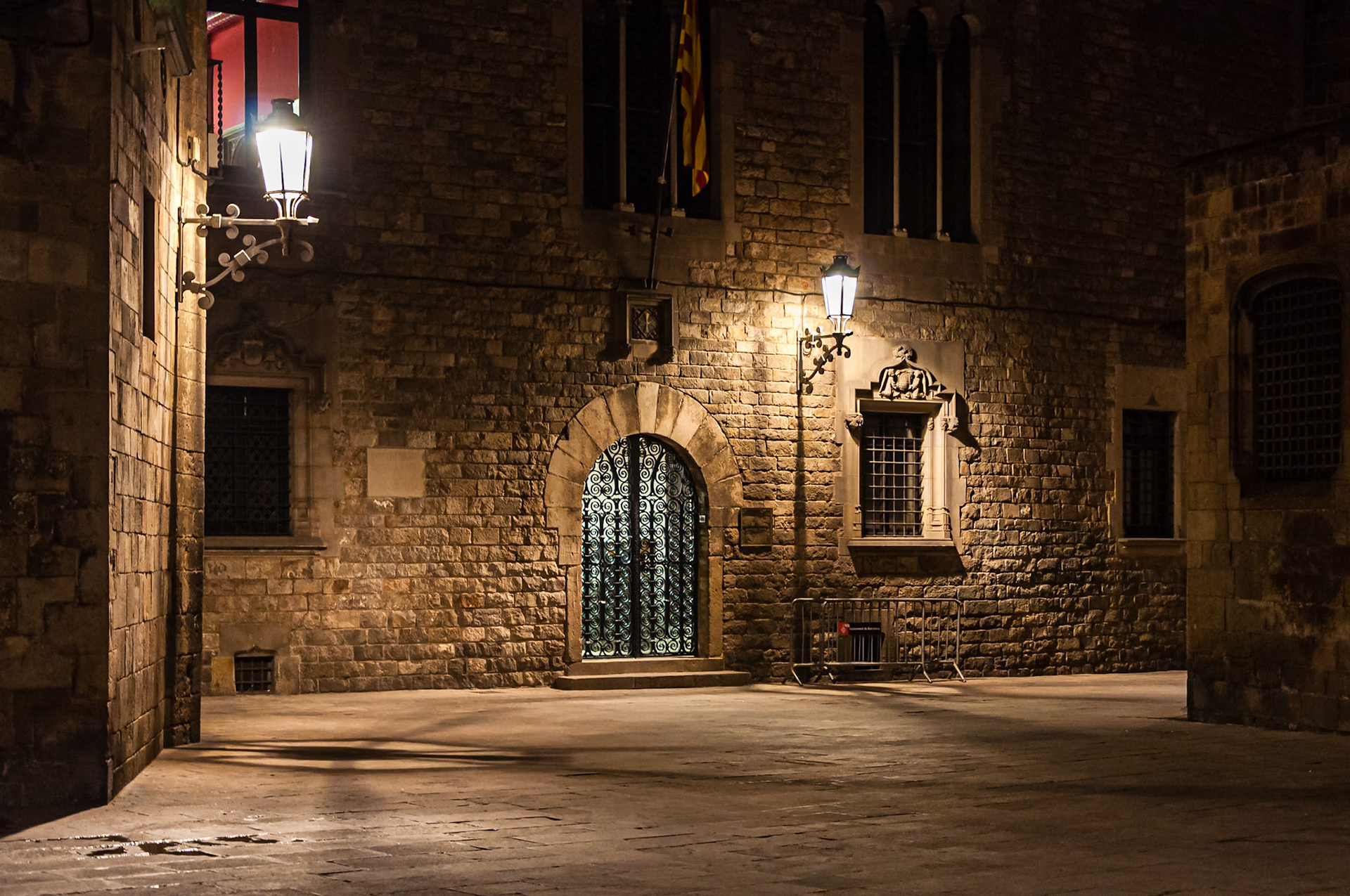 Ein kleiner Platz an der Rückseite der Catedral de Barcelona.