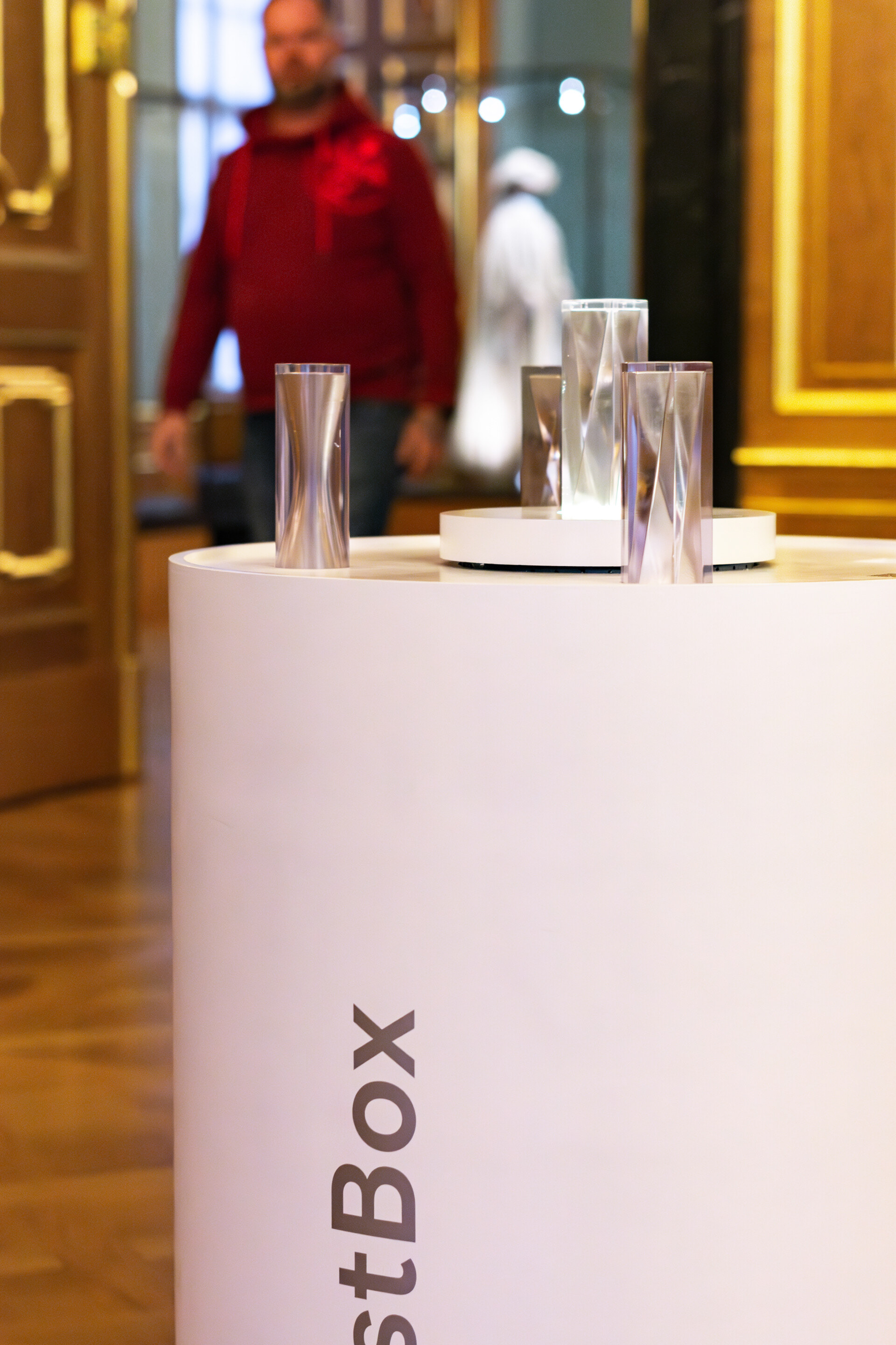 Photo: https://www.franzferdinandrichter.com/ghostbox/