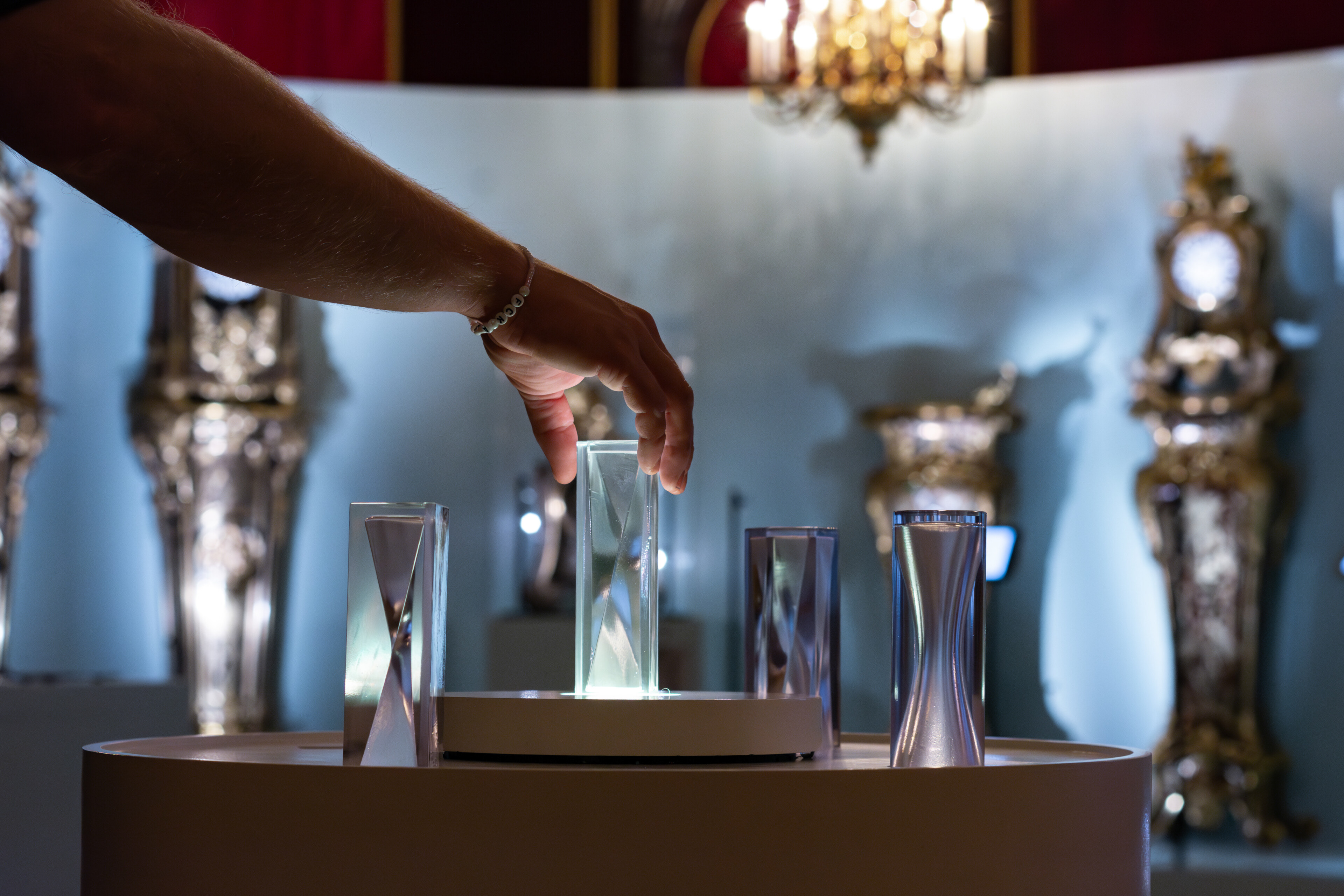 Photo: https://www.franzferdinandrichter.com/ghostbox/