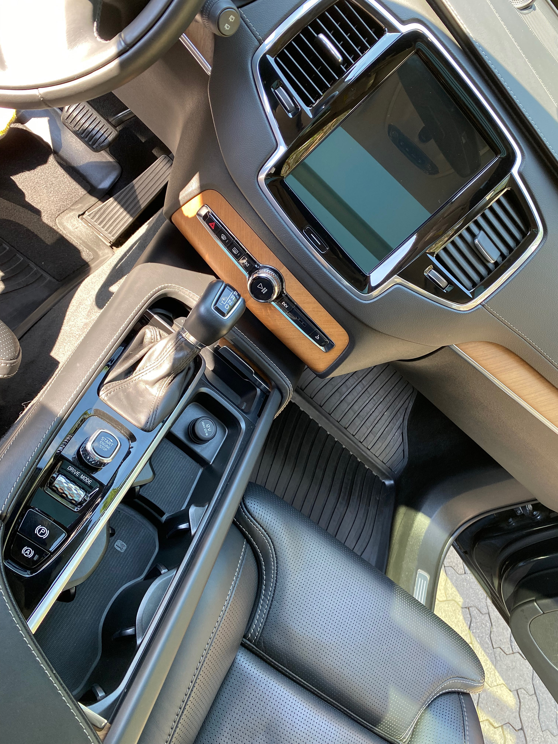 Volvo XC90 console after
