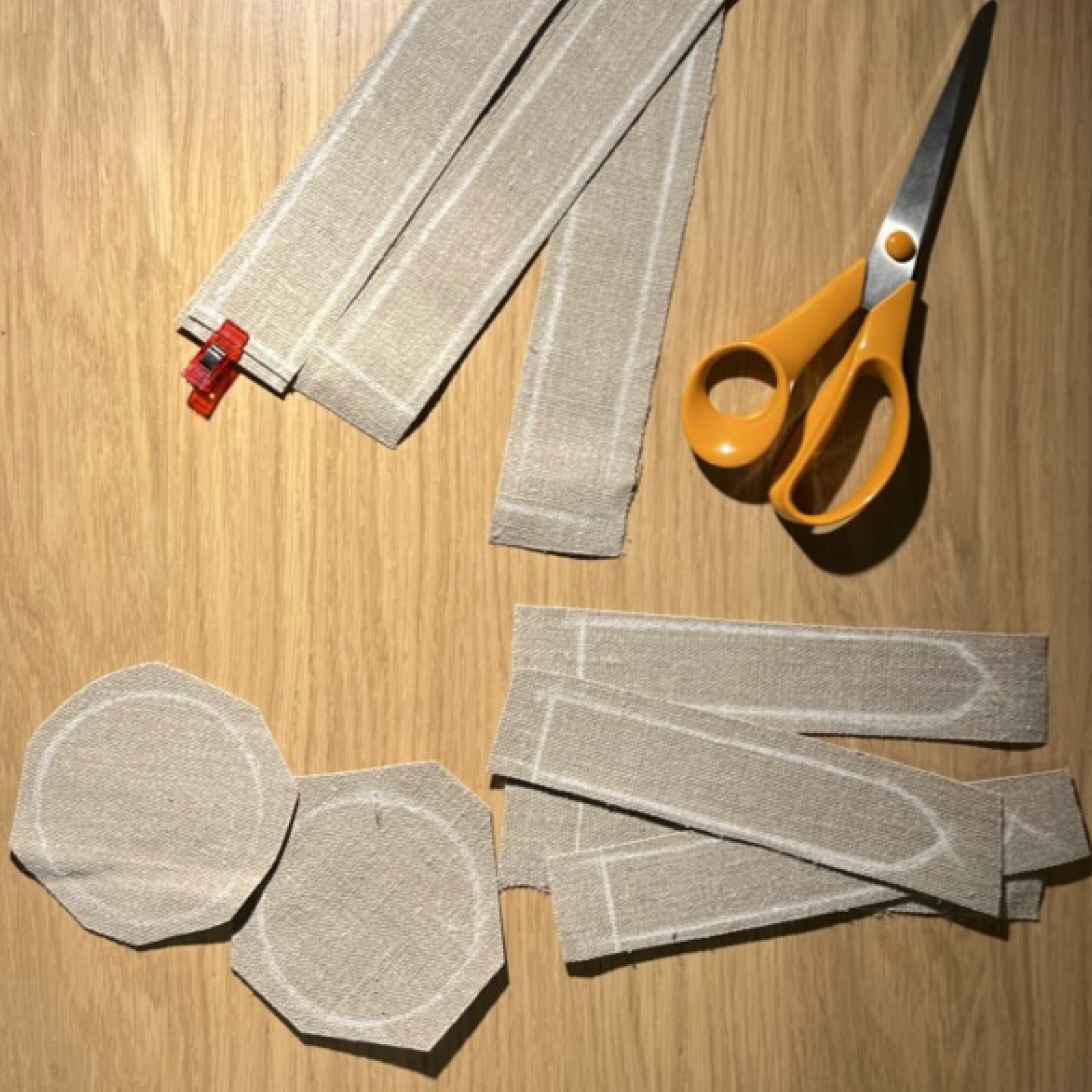 Straps, loop and corner reinforcement