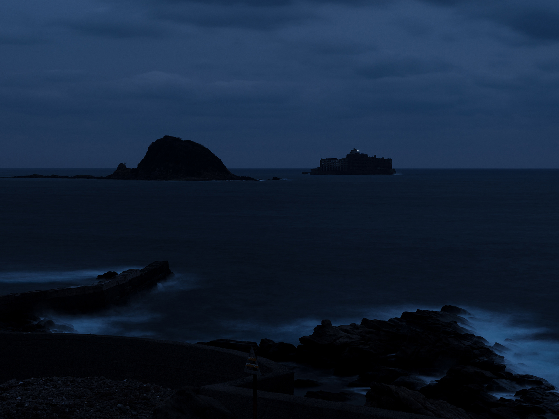 〈군함도가 보이는 언덕, 밤〉（Hill Overlooking Gunkanjima at Night／軍艦島が見える丘、夜）, 2026