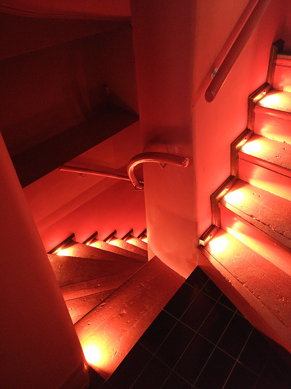 Tiki Theme - Stairs to Below