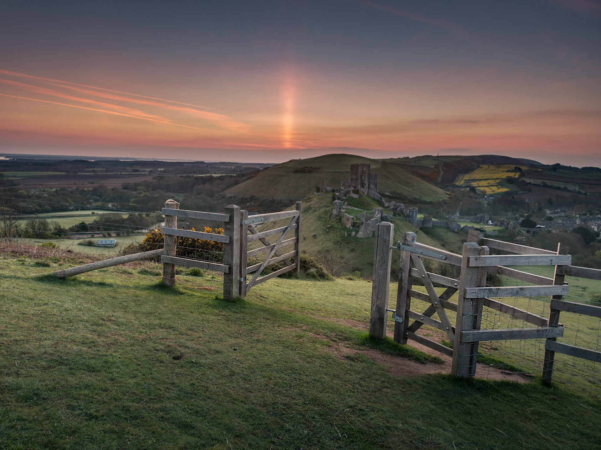 There's always a moment, when the alarm goes off at 2.30am or 5am that I think to myself "what am I doing?!".. This morning was no different, the forecast last night was looking OK, and after missing last nights sunset I thought there might be a back-to-back set&amp;rise - being woken up at 5am by the alarm my first check was the forecast, which looked a bit too clear, but given I was already awake at this point I thought I'd head out anyway...I'm glad I did!This is the first time I've ever seen (never mind photographed) a light pillar/solar pillar - until a few months ago I didn't even know that such a thing existed!