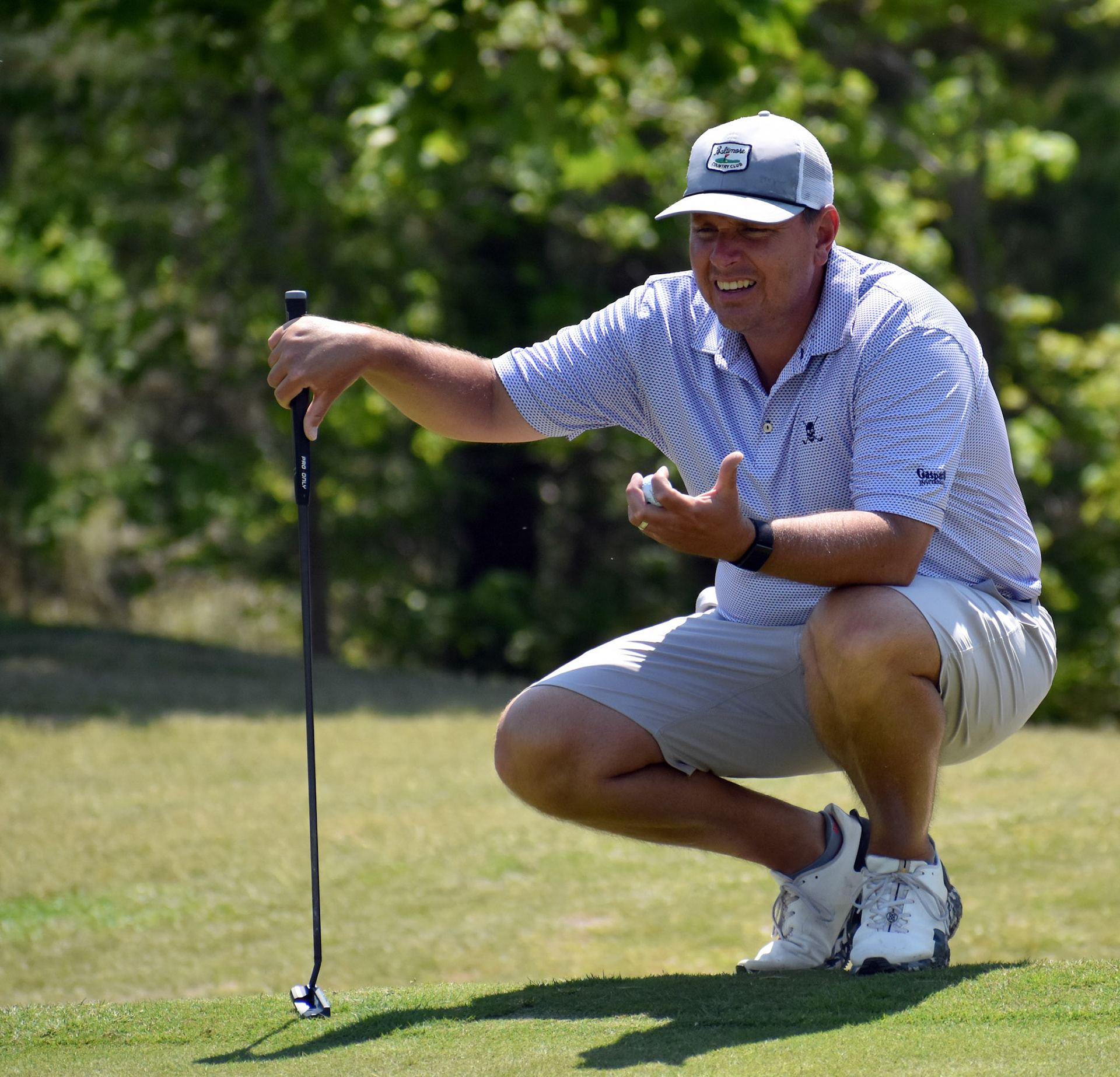Justin Young tries to get a read on his putt on 8.