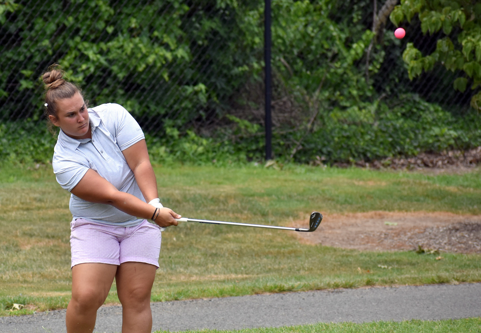 Cristina Fernandez chips to 14 green