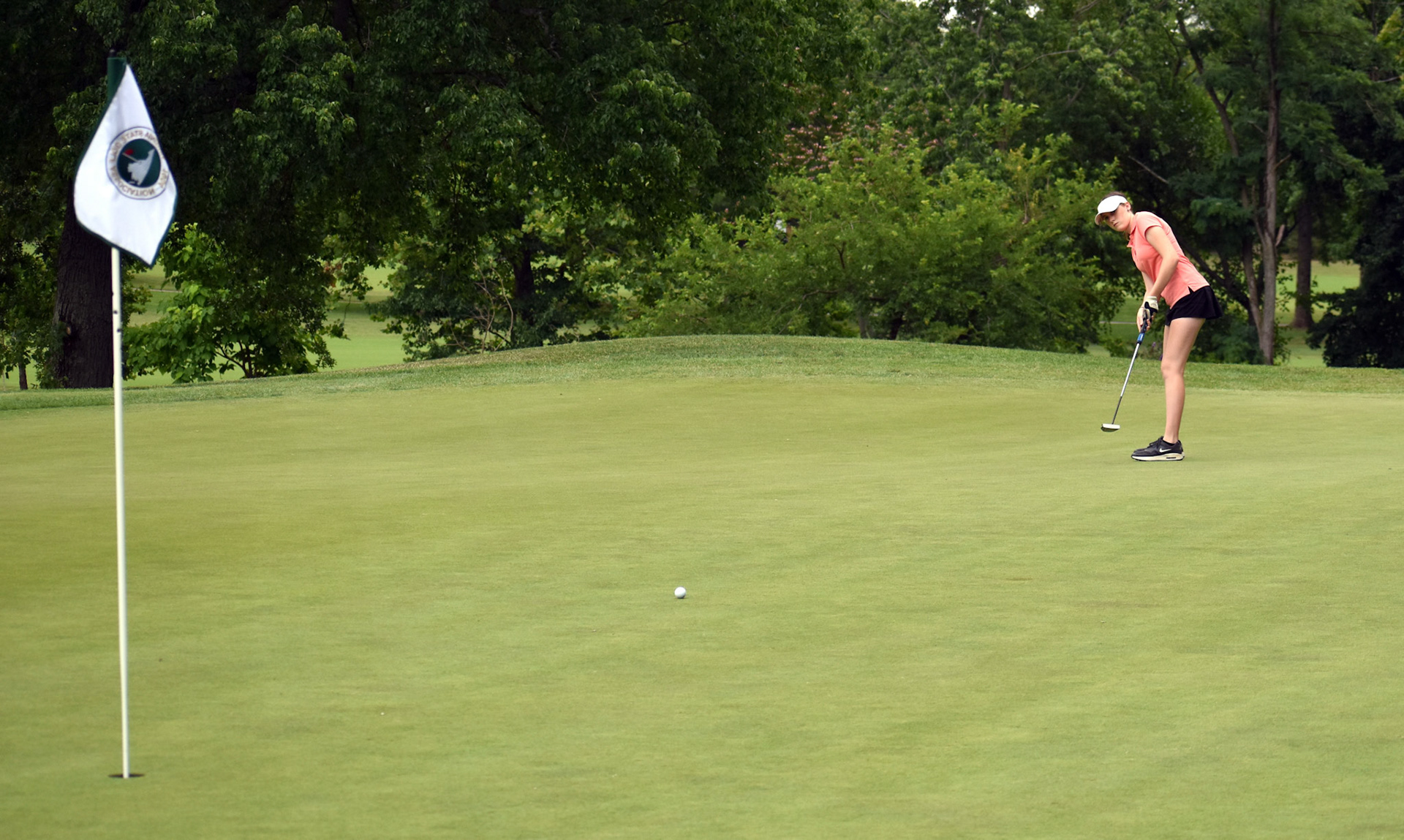 Makayla Grubb putts a long way on 12.
