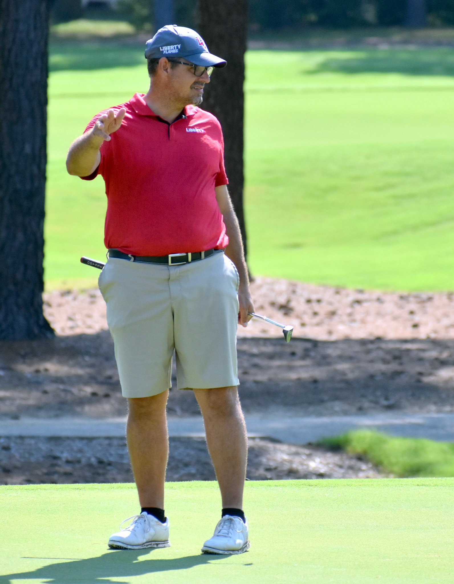 Jeff Thomas urges his long putt along on 1. He lagged it tight from 50 feet for a tap-in par.