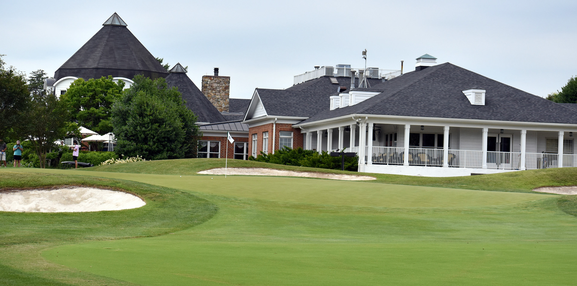 No. 9 green, with the clubhouse in the background