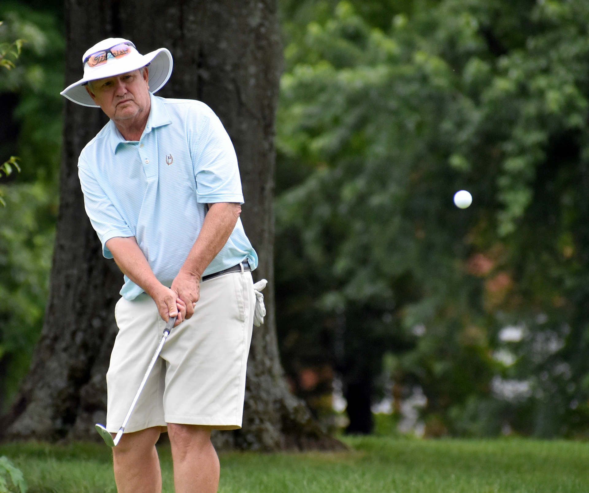 Jack Allara chips to 13 green.