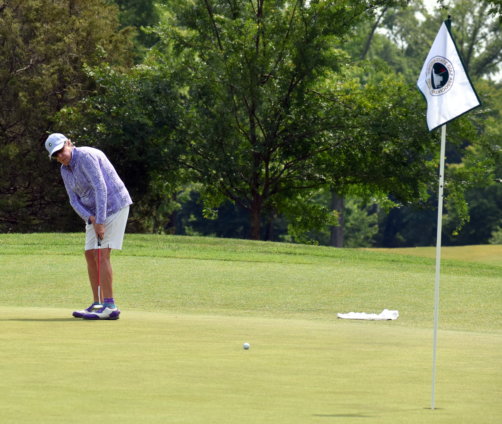 Linda DiVall with the long putt on 2