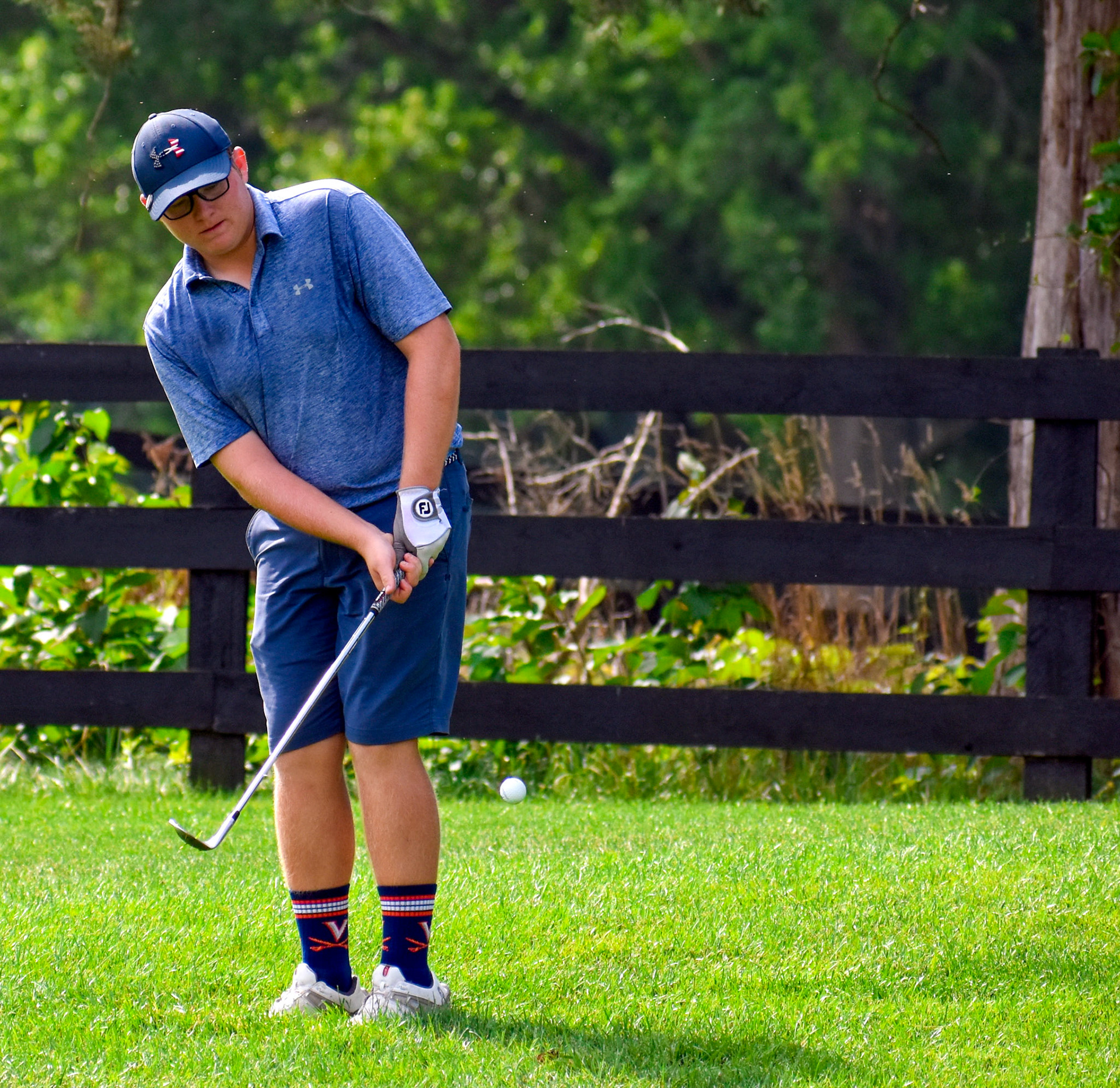 Jonathan McEwen chips to 5 green