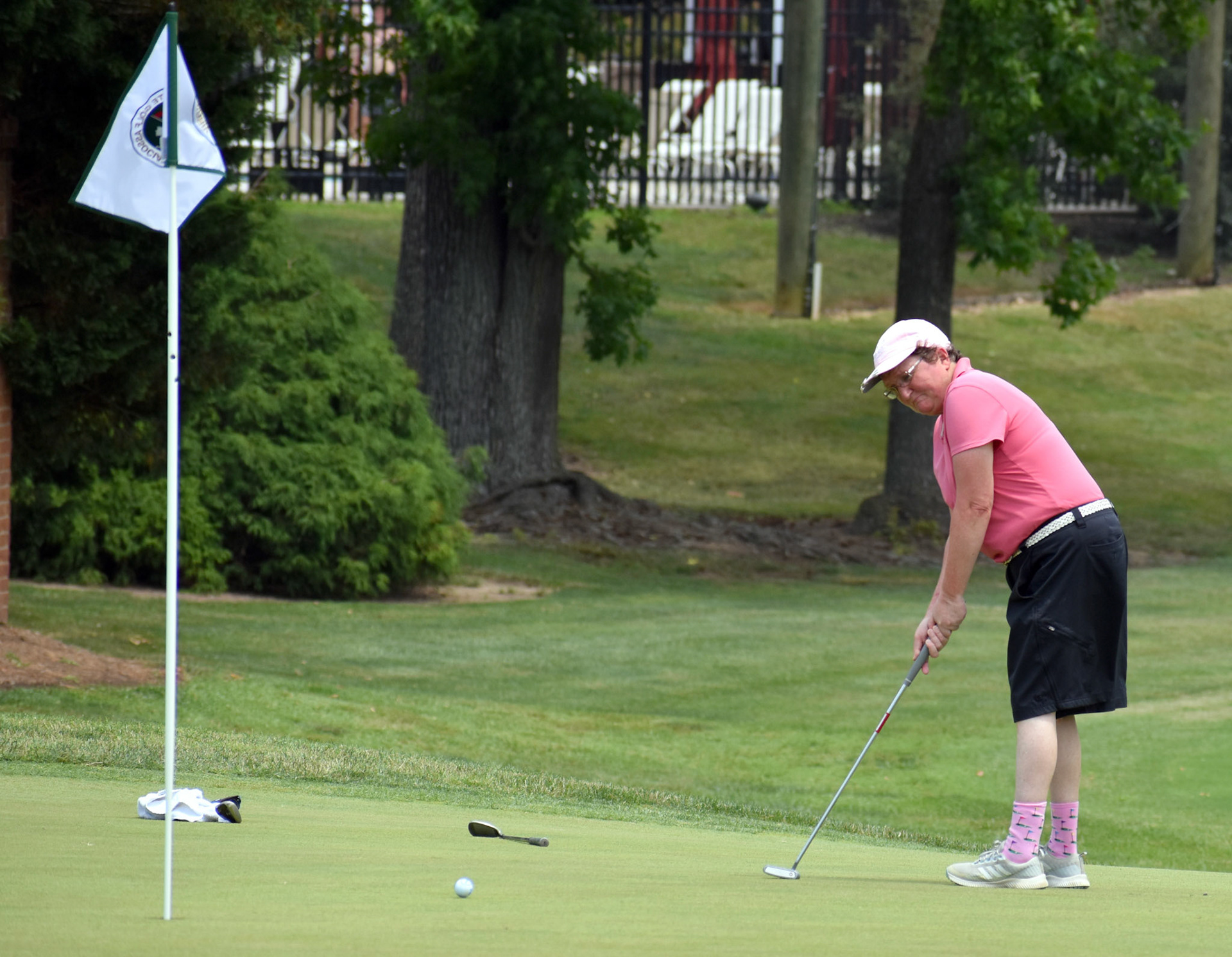 Grace Anne Braxton putts on 9