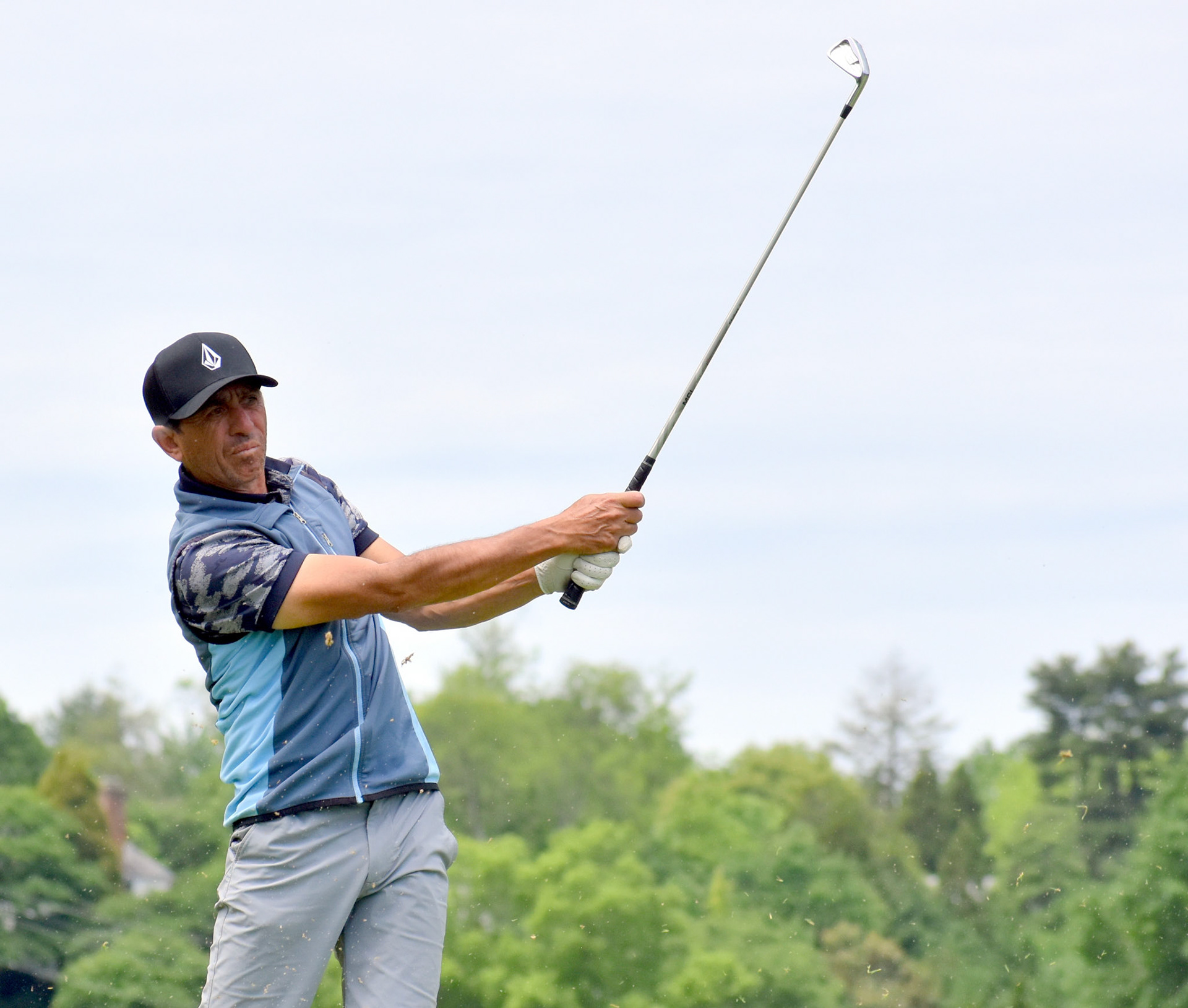 Elmer Amaya tees off on 14