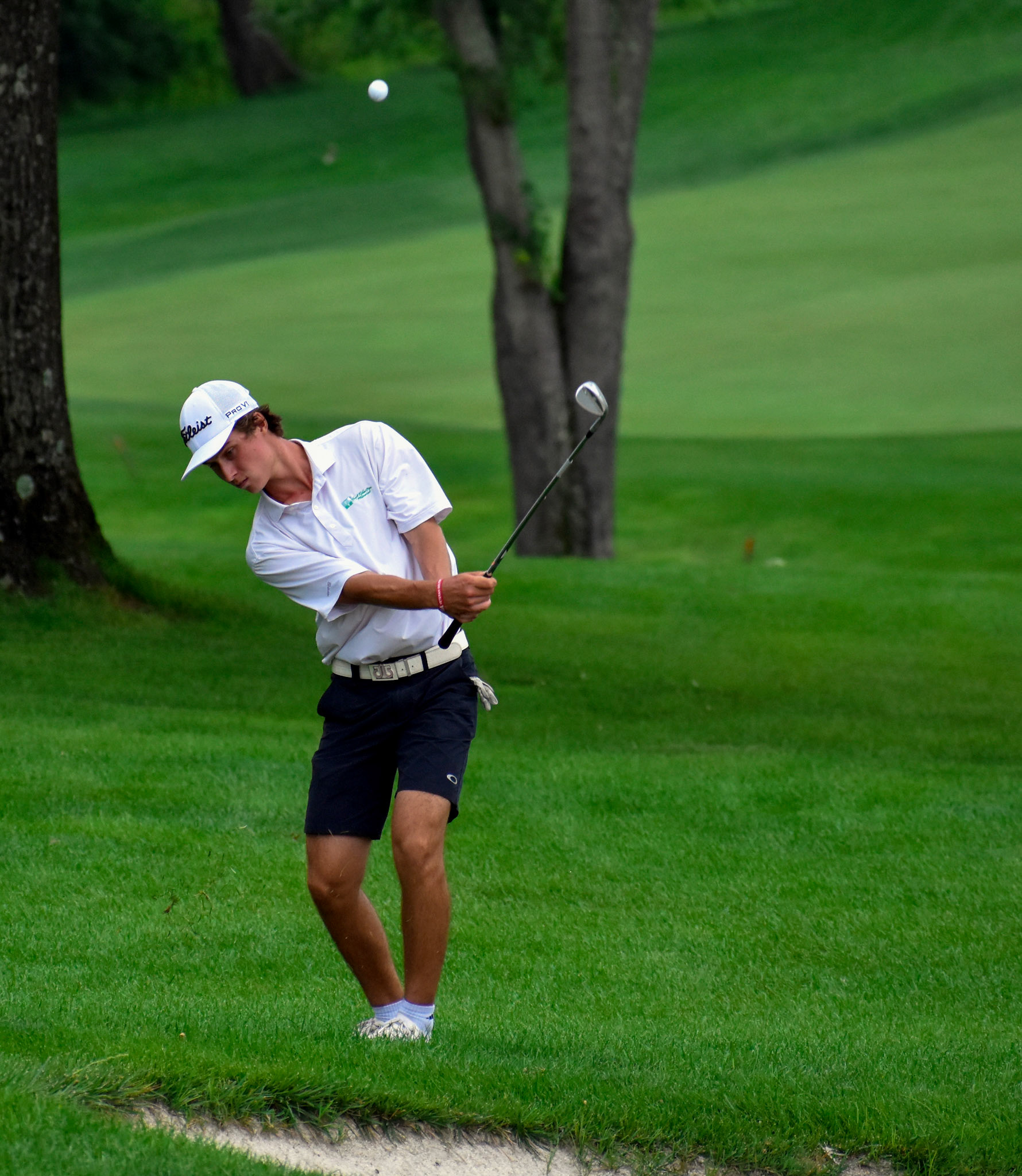Samir Davidov pitches to 9 green. He'd get up and down for birdie.