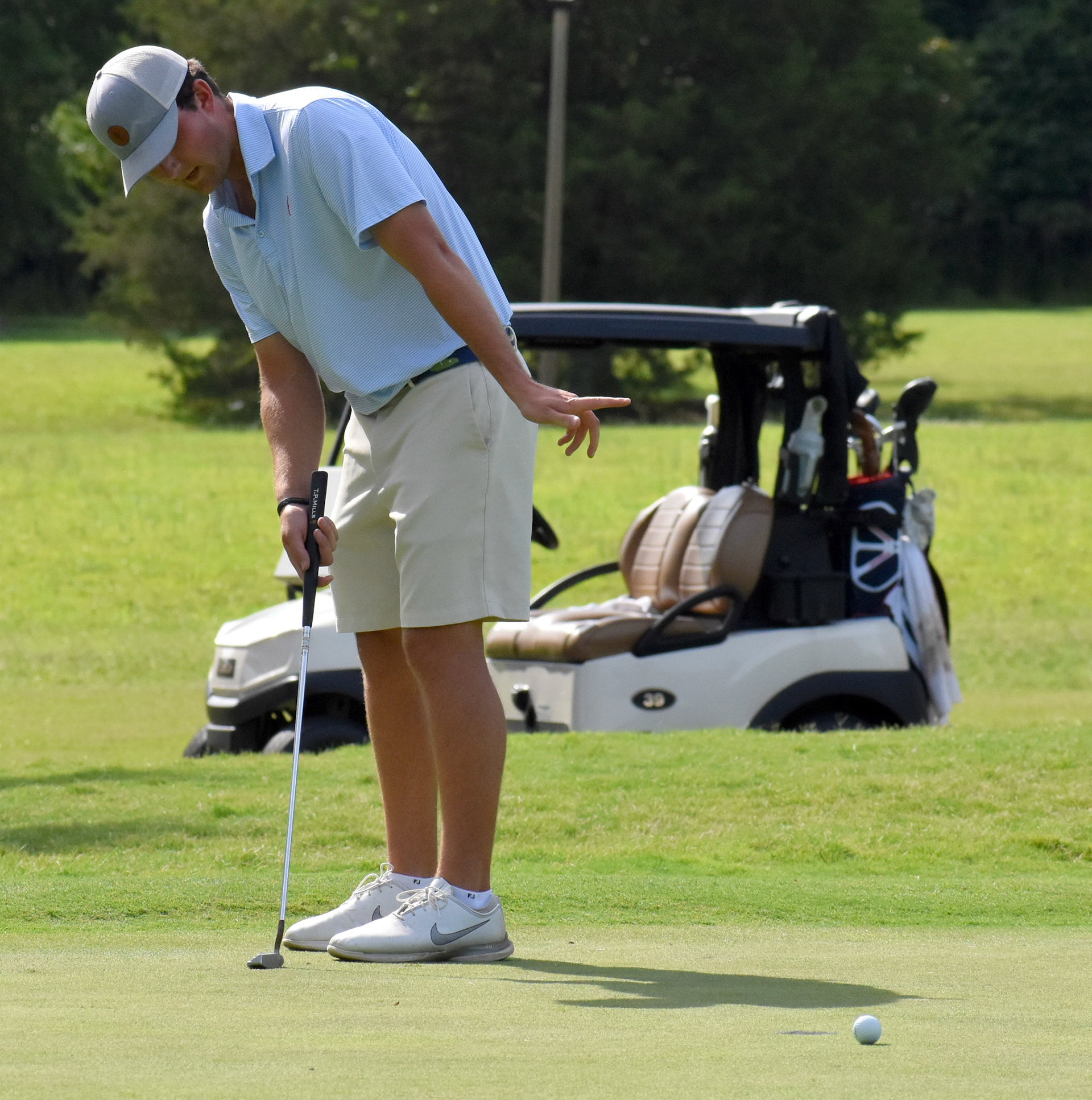 Connor Johnson reacts as his birdie putt on 6 misses.