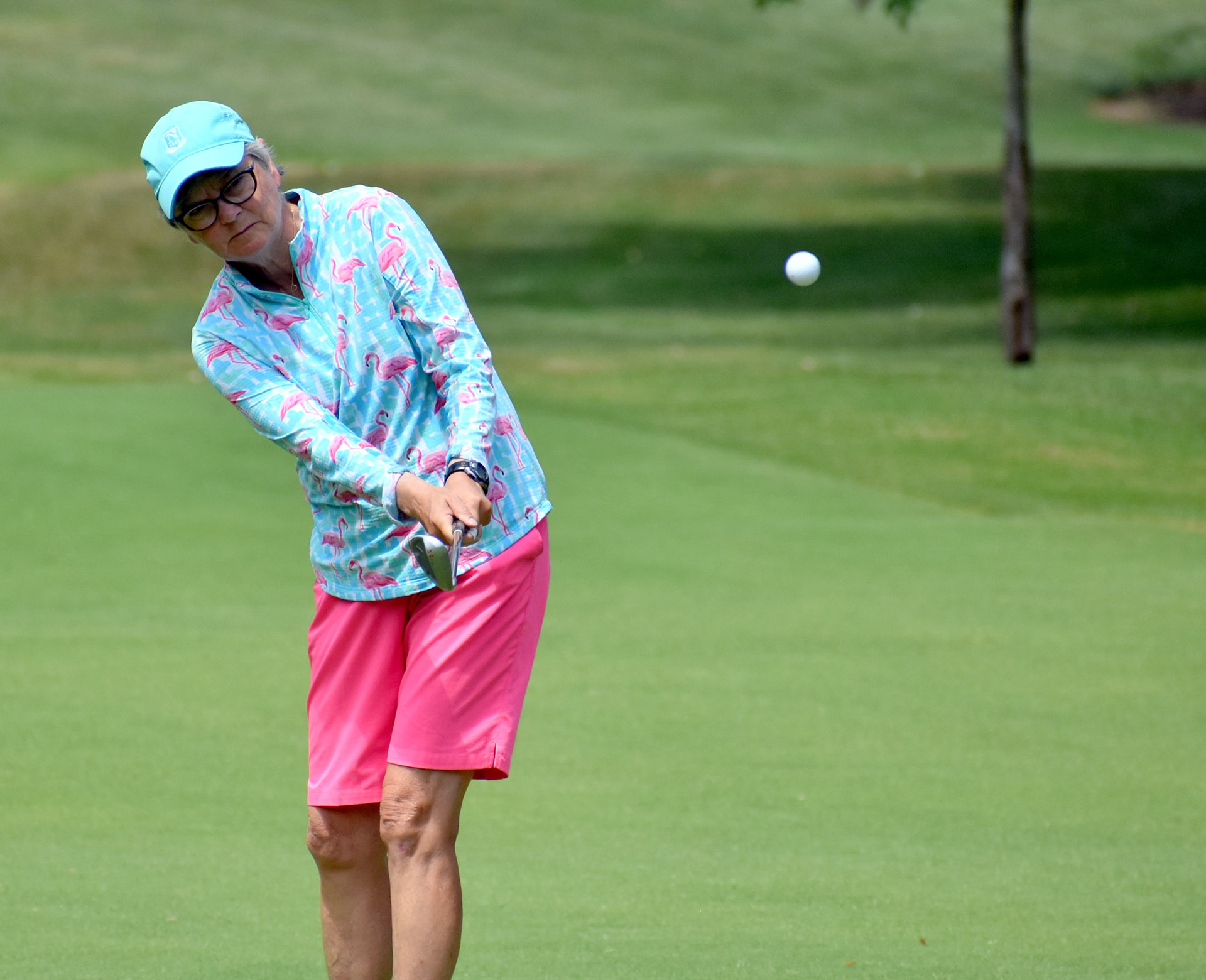 Shawn McCullough chips to 4 green