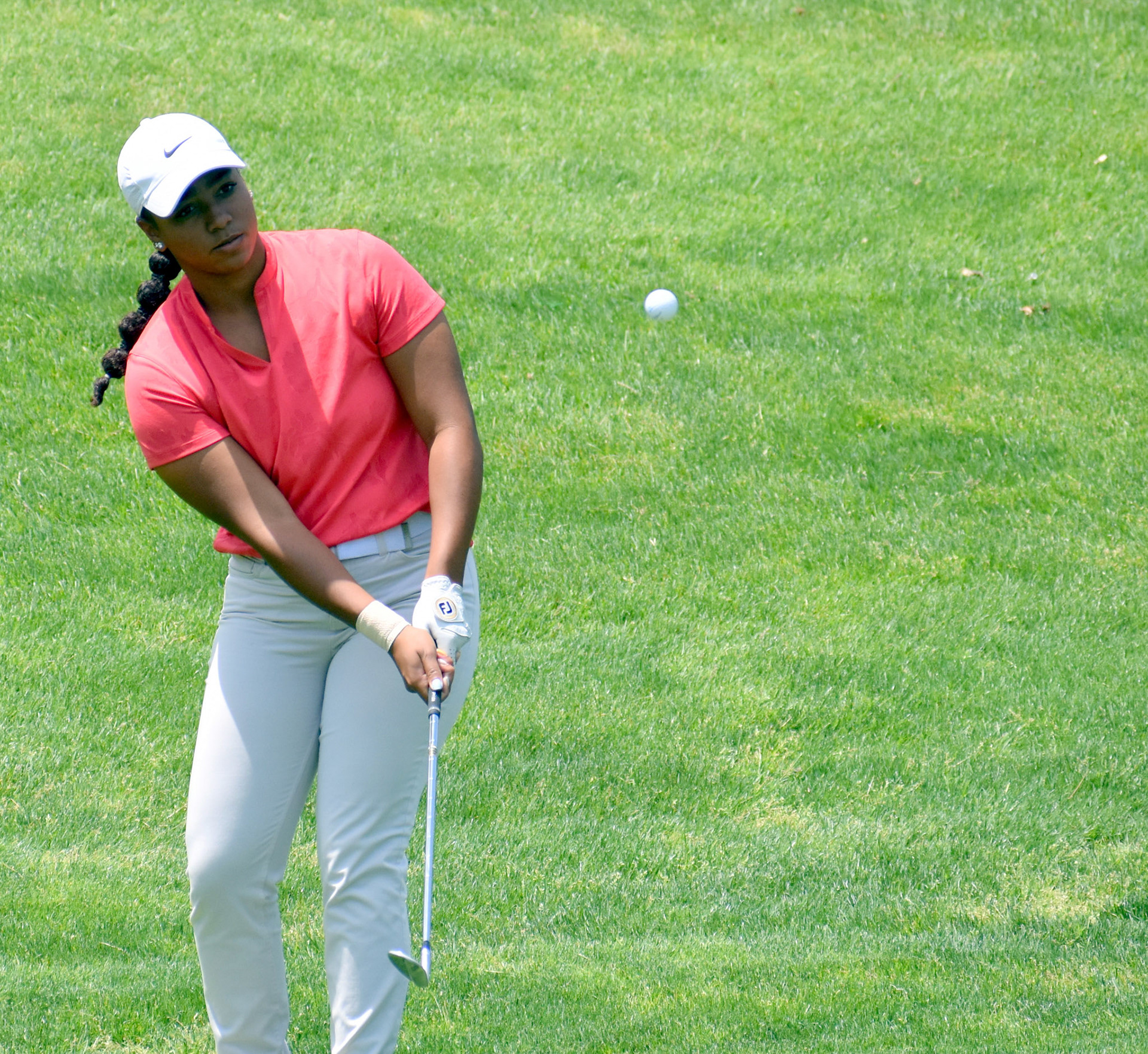 Bailey Davis, a finalist from last year's U.S. Junior Girls', chips to 5 green.