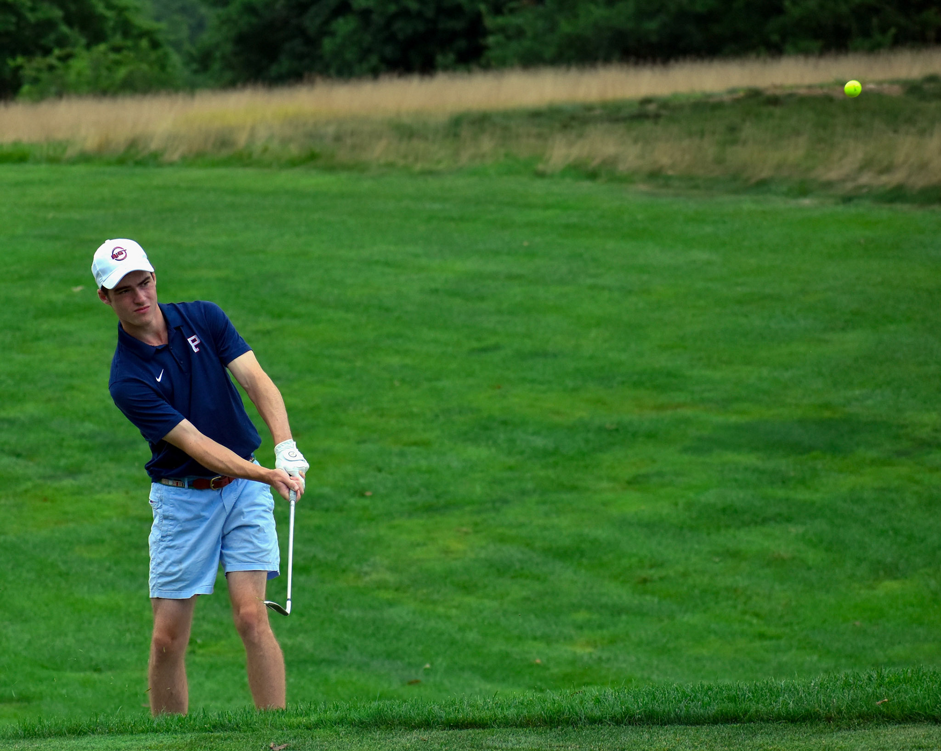 Teddy Ross chips to 1 green
