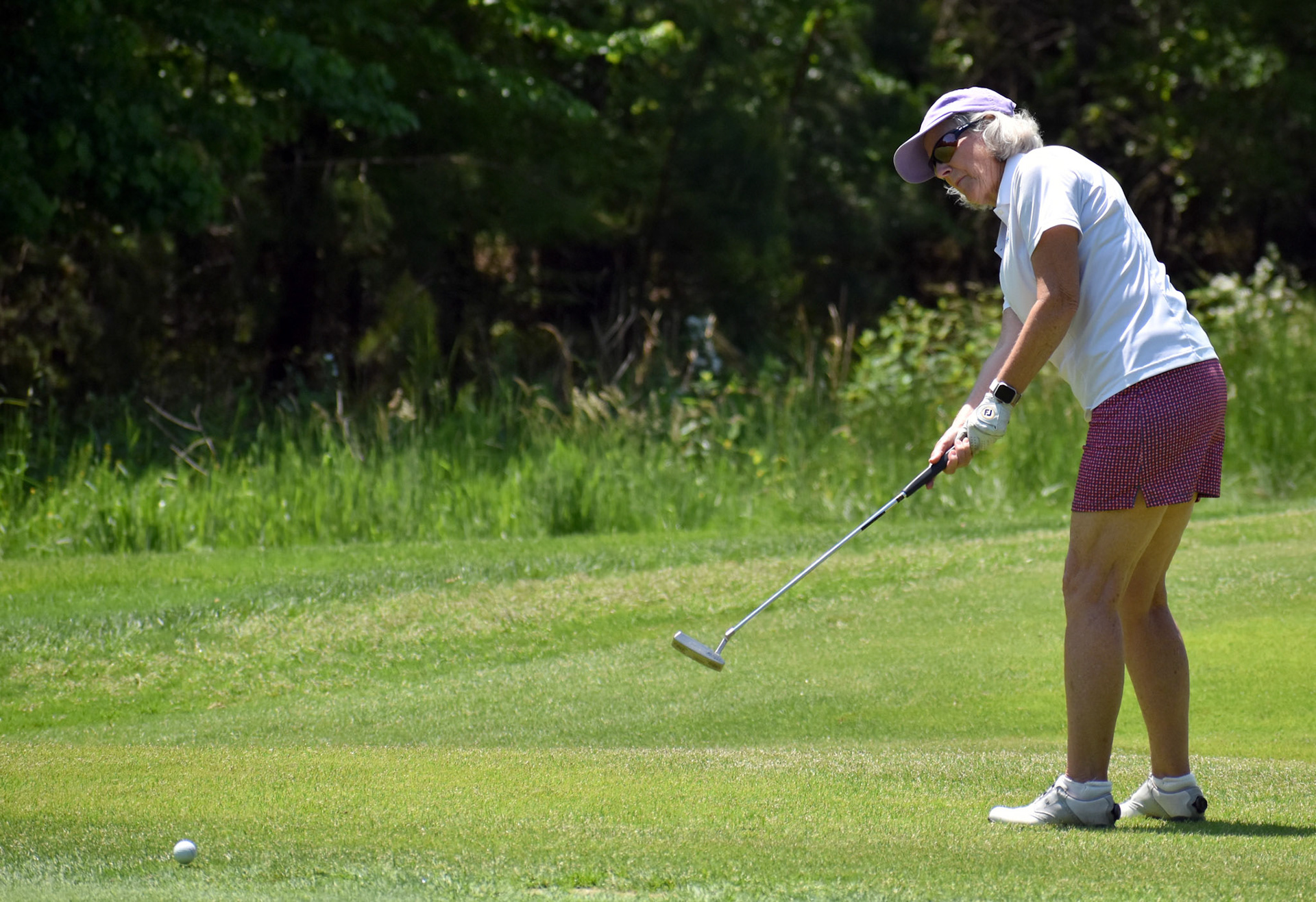Lindsay Wortham putts from off the green on 10.