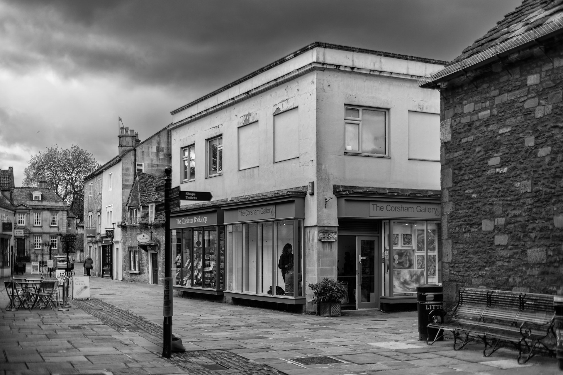 The old and the "not longer new".  The attempt to blend 1970s architecture into the High Street.  It may be Georgian Styled but it has not weathered as well.