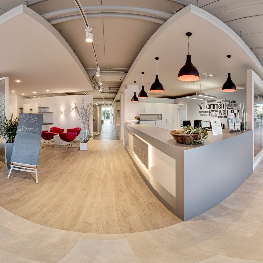 360-Grad-Rundgang durch den Showroom von elements, Offenburg, ein innovatives Badstudio mit sehr umfangreicher Fläche.
