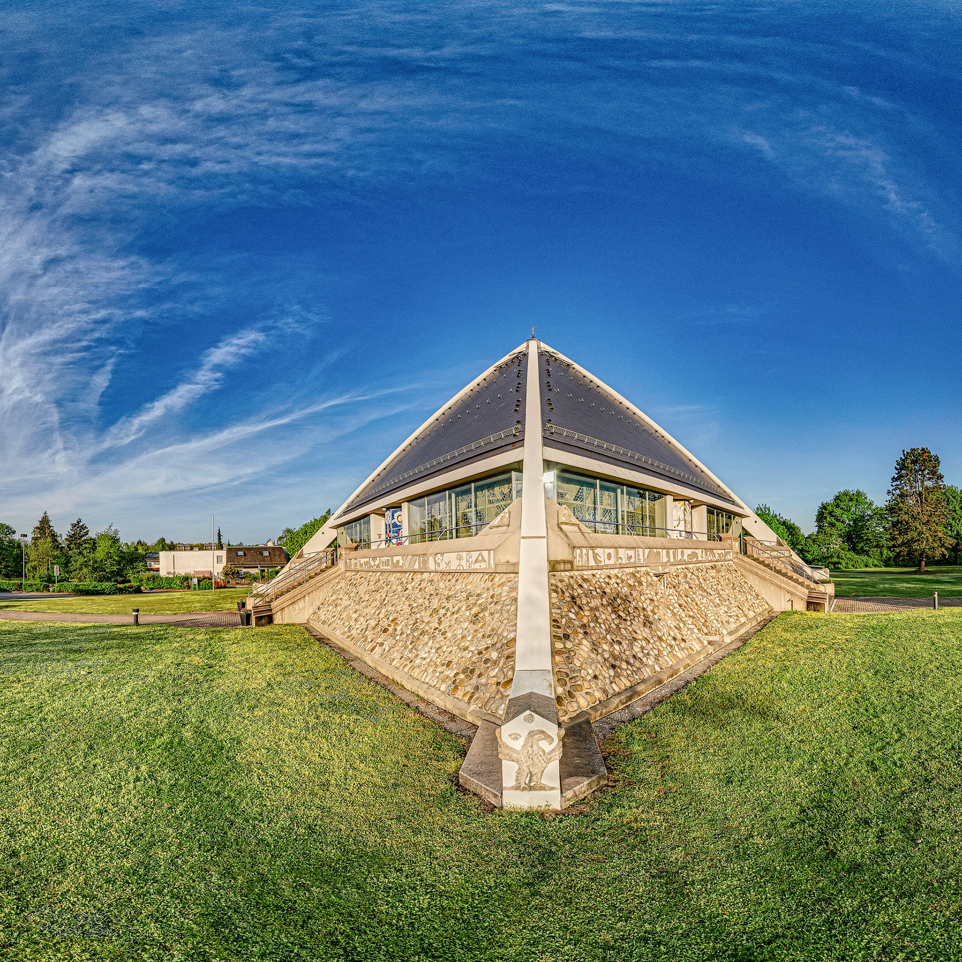 360-Grad-Rundgang über das Gelände und die Autobahnkirche St. Christophorus, Baden-Baden