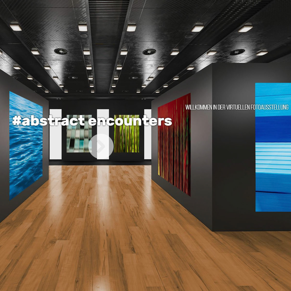 360-Grad-Rundgang durch eine Virtuelle Ausstellung mit abstrakten Bildern, die durch ICM (Intentional Camera Movement) entstanden sind.