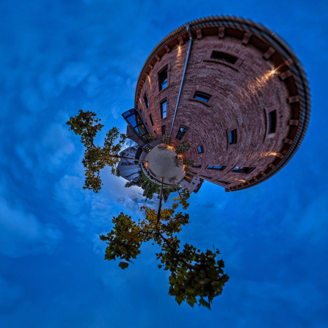 Blaue Stunde beim Hotel Liberty, Offenburg