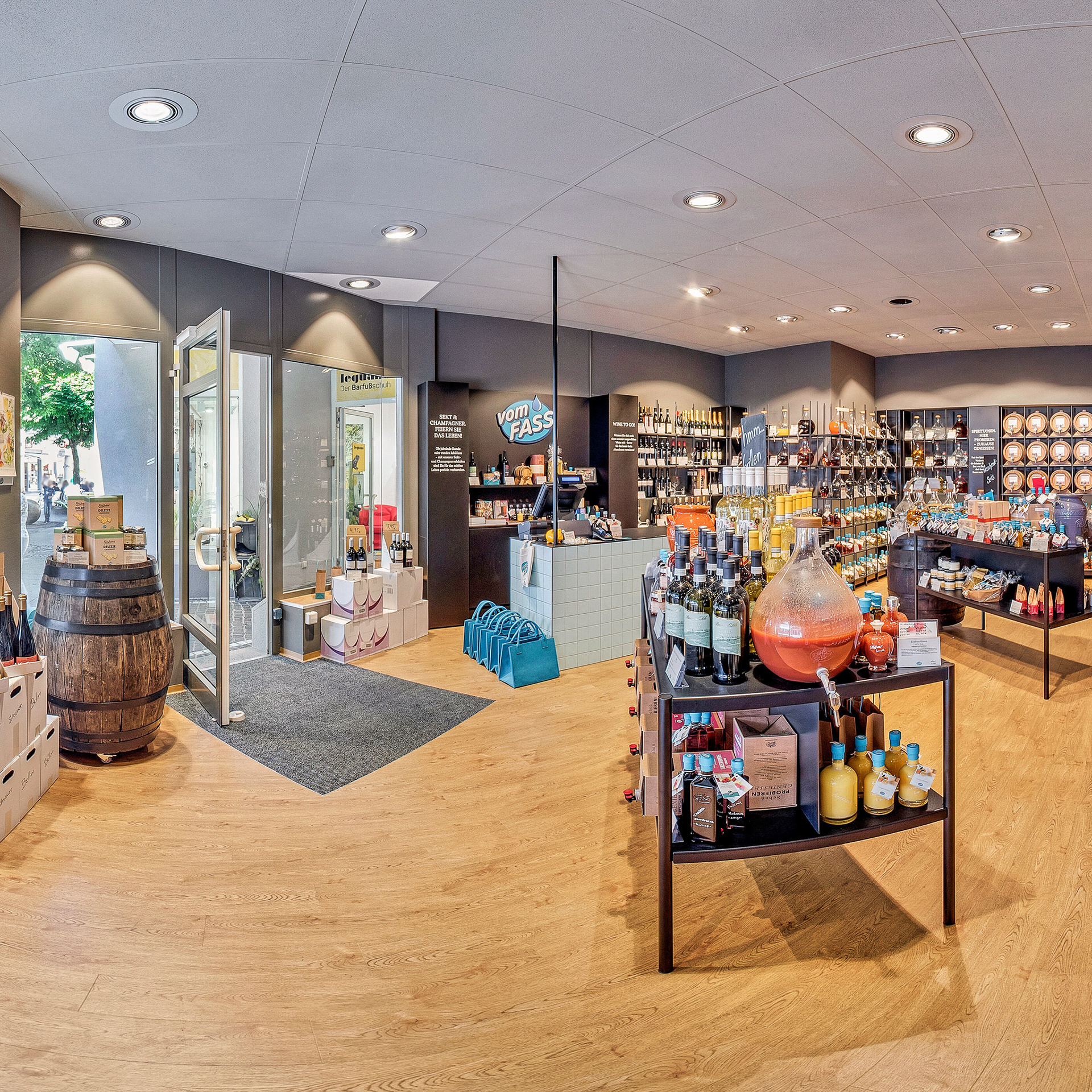 360-Grad-Rundgang durch den Tasting-Room des Ladengeschäfts Vom Fass, Offenburg.