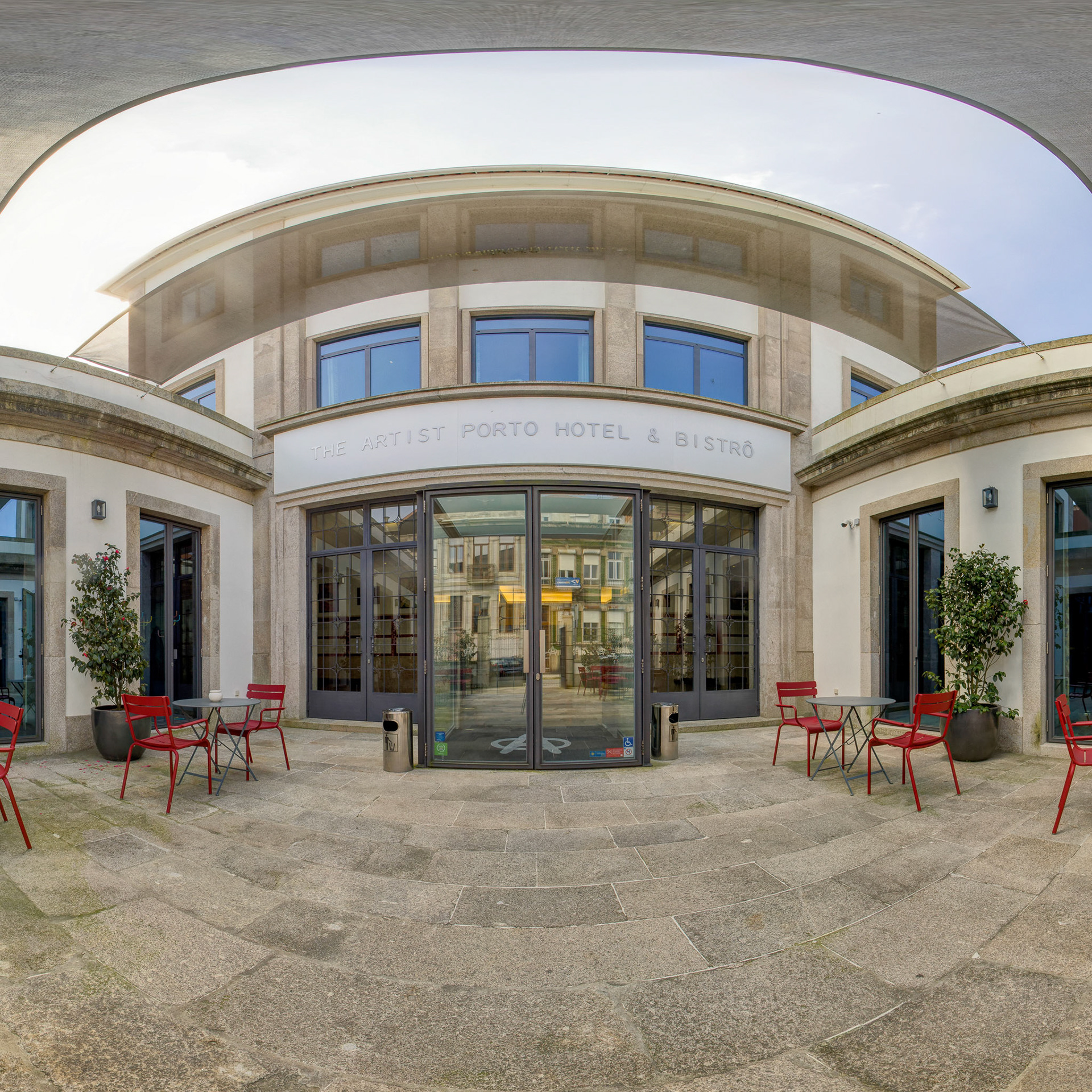 360-Grad-Rundgang durch den Lounge-Bereich des The Artist Porto Hotel & Bistro.