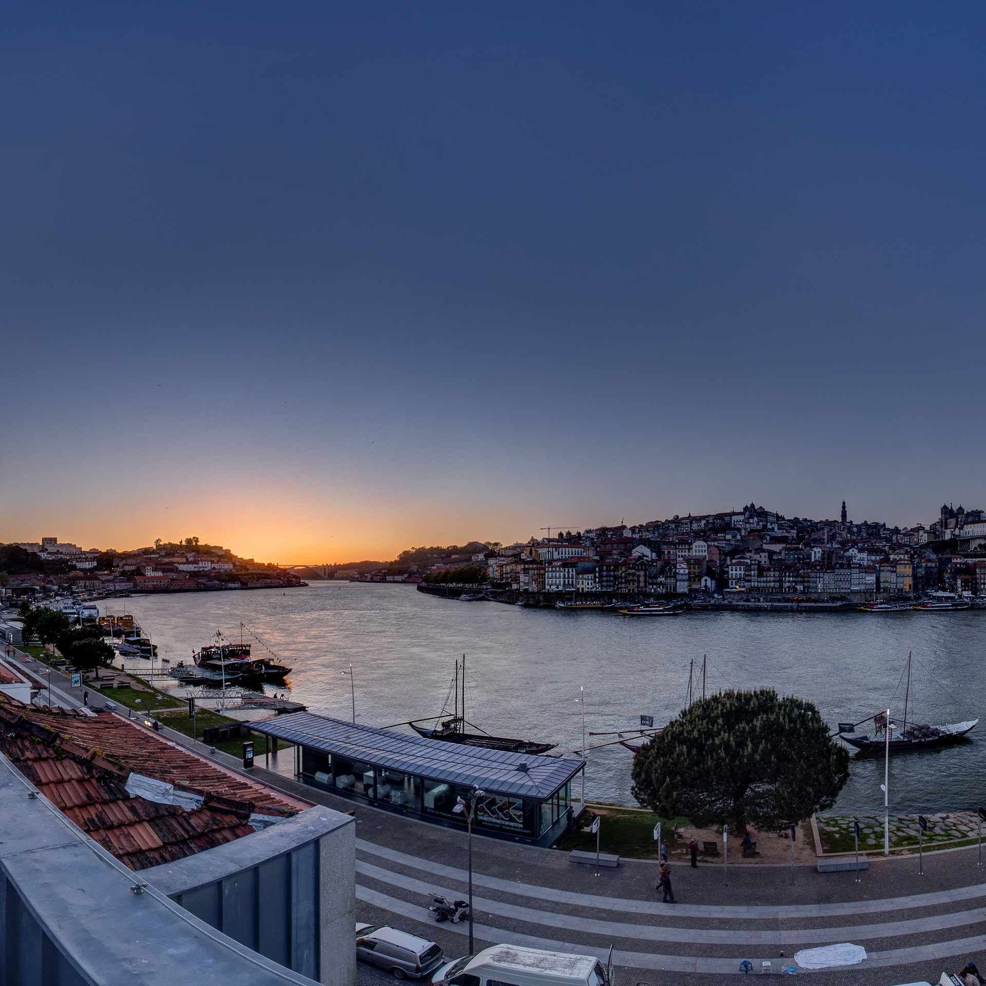 360-Grad-Aufnahmen in der Rooftop-Bar Portocruz 360° Terrace Lounge (Vila Nova de Gaia) und in der Rooftop-Br des Porobello-Hoels (Porto).