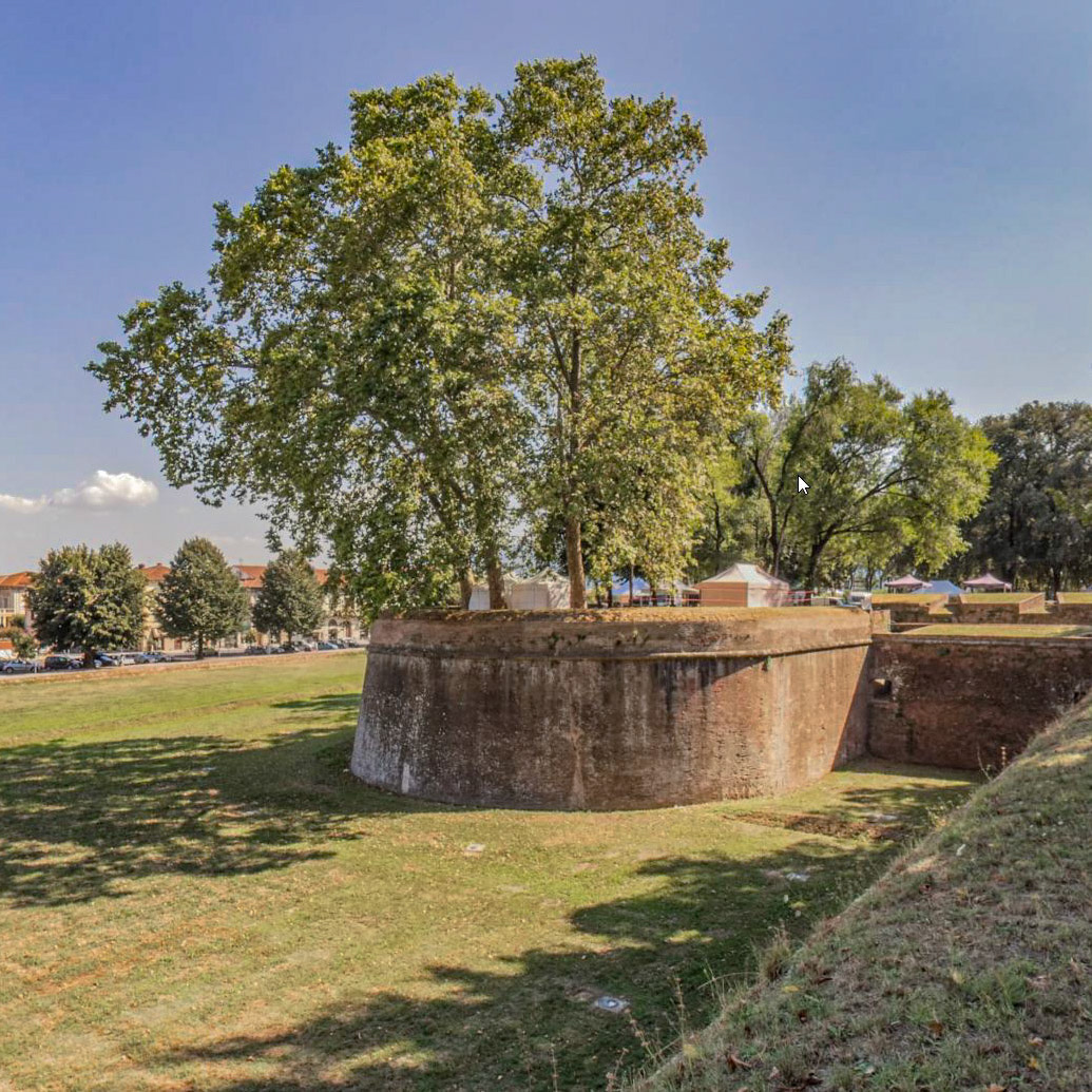 360-Grad-Aufnahmen an einigen interessanten Stellen in Stellen Lucca, Toskana.