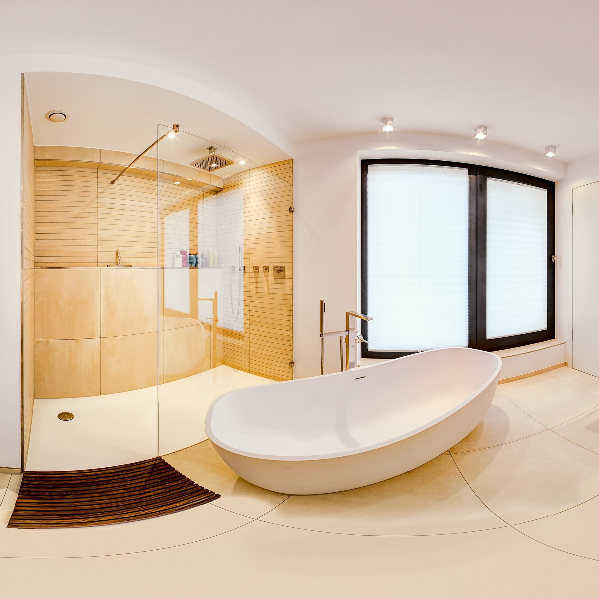 360-Grad-Aufnahmen aus einigen Bädern von Referenzkunden diverser Badstudios.