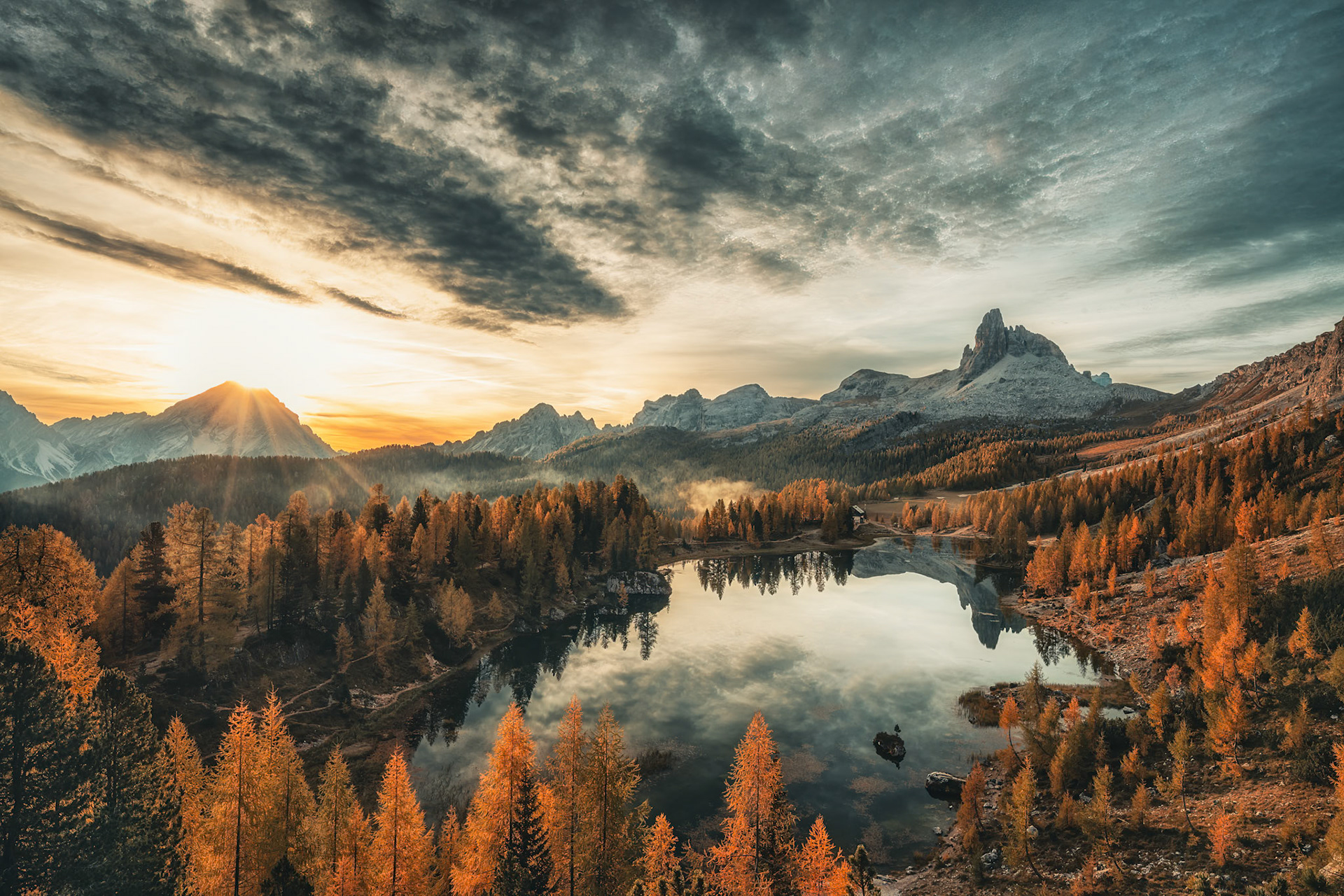 Sunrise at Lago Federa